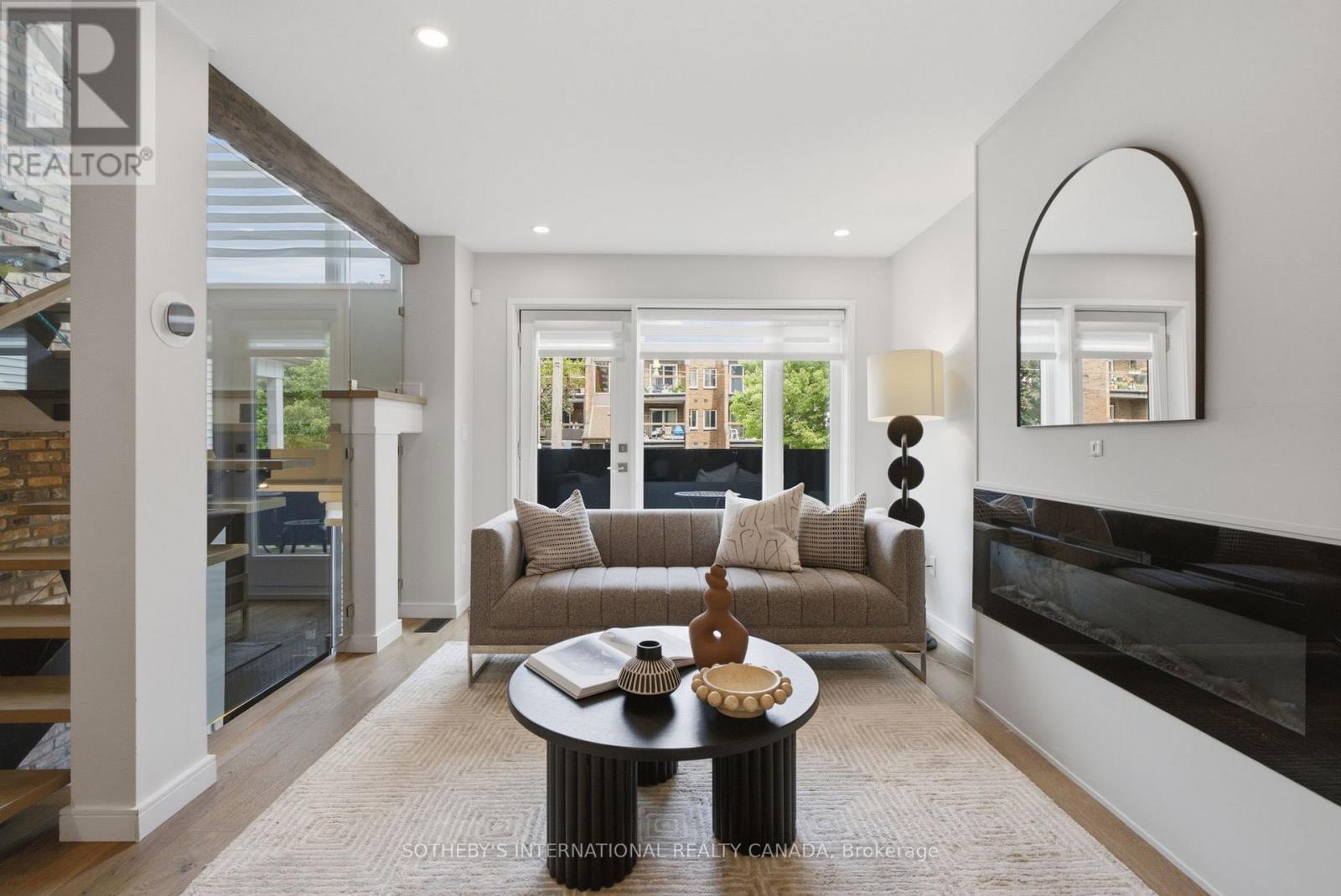 32 Eaton Avenue, Toronto (danforth), Ontario