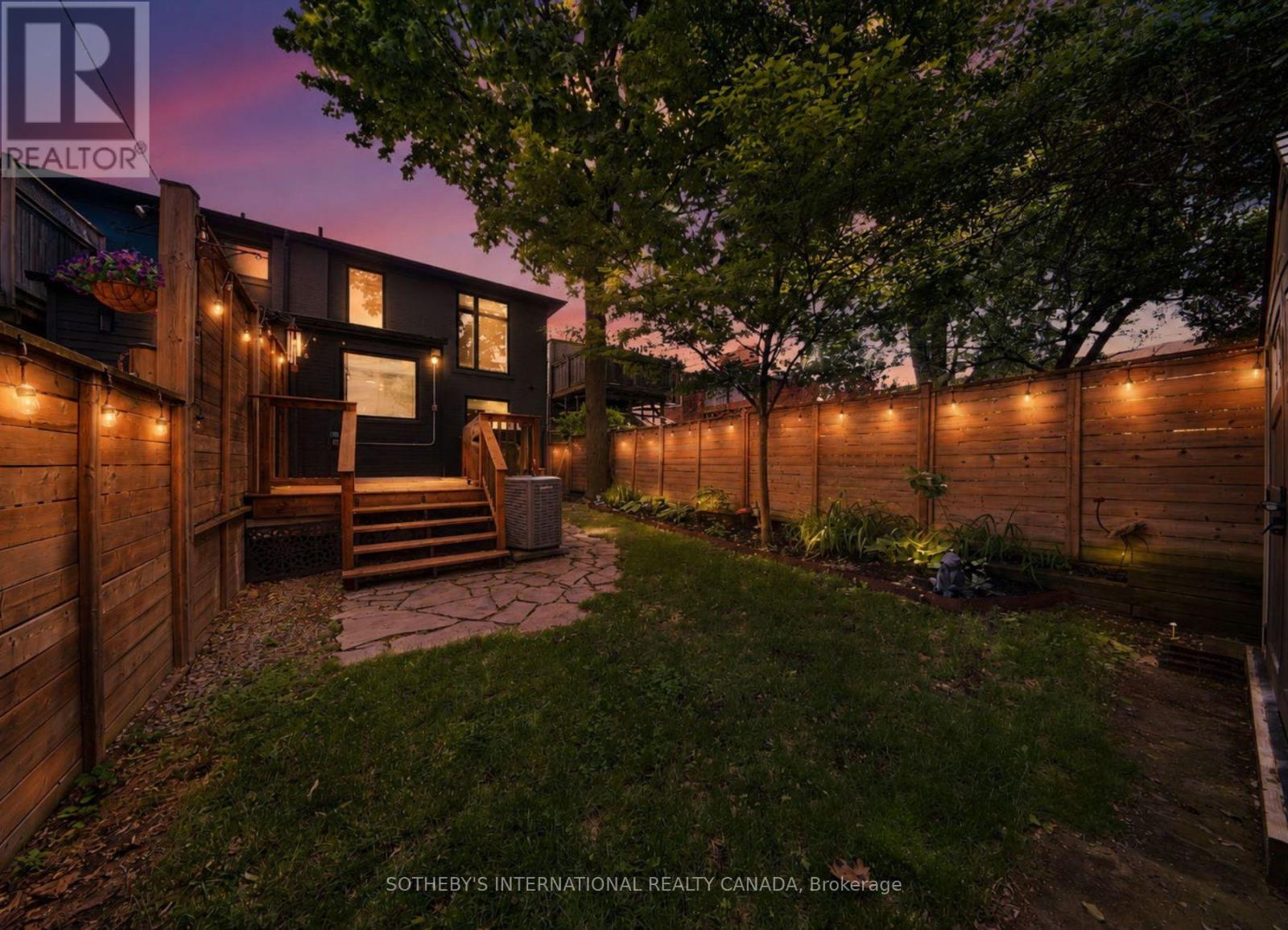 32 Eaton Avenue, Toronto (danforth), Ontario