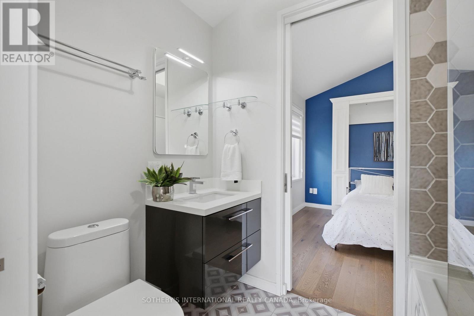32 Eaton Avenue, Toronto (danforth), Ontario