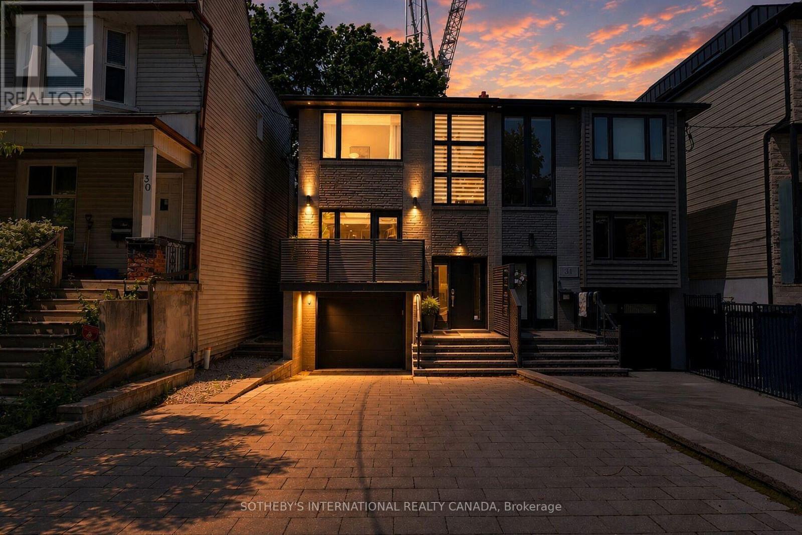 32 Eaton Avenue, Toronto (danforth), Ontario