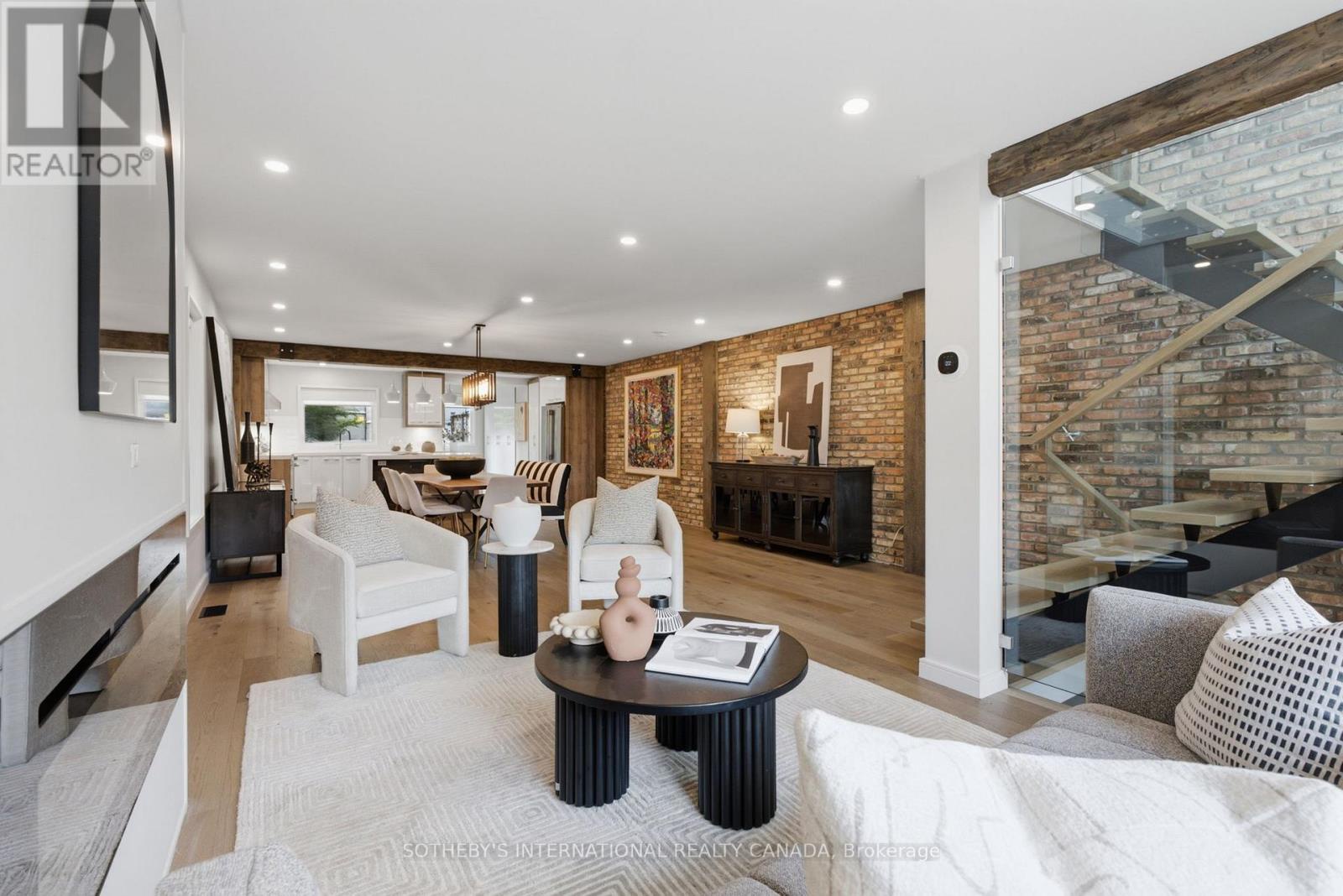 32 Eaton Avenue, Toronto (danforth), Ontario