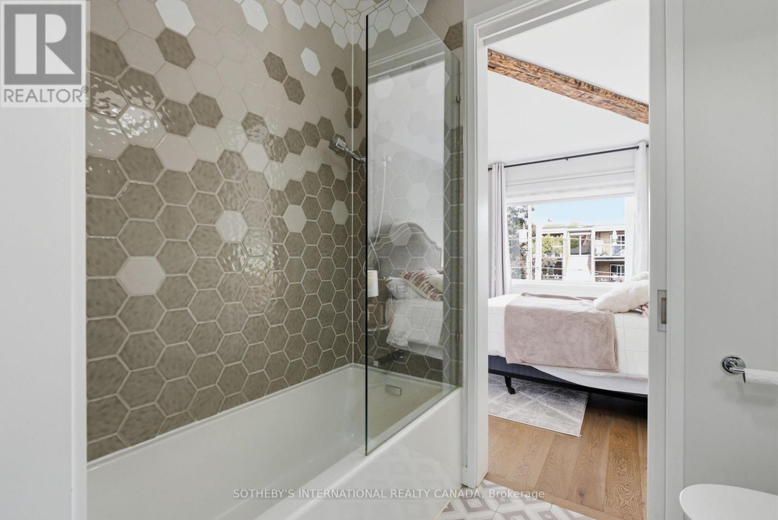 32 Eaton Avenue, Toronto (danforth), Ontario