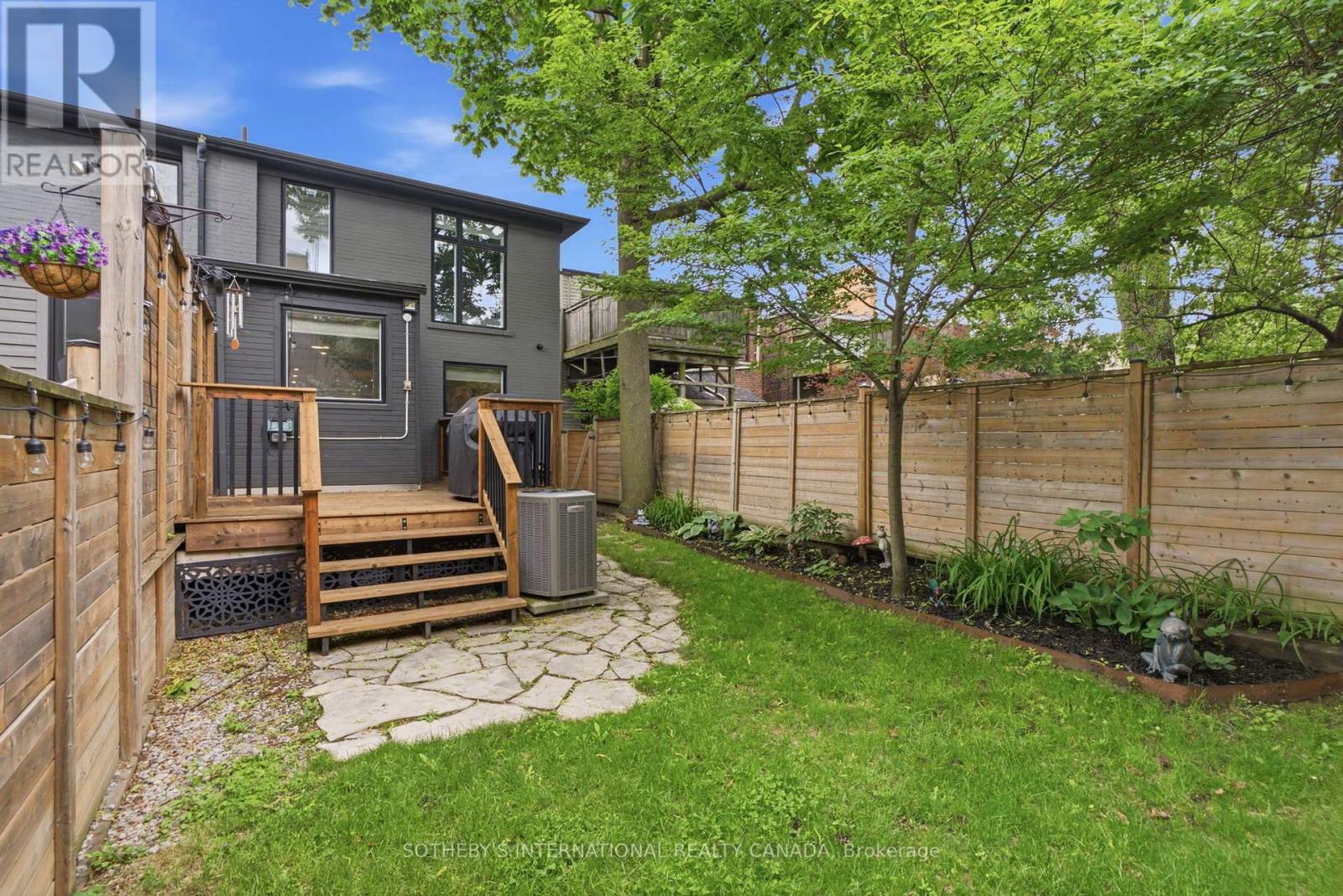 32 Eaton Avenue, Toronto (danforth), Ontario