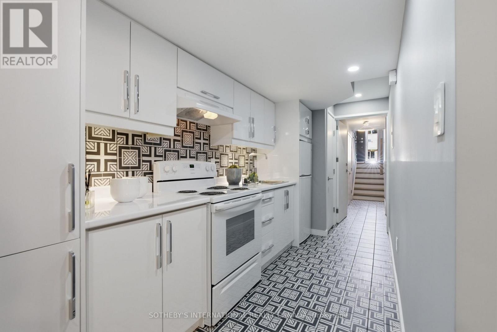 32 Eaton Avenue, Toronto (danforth), Ontario