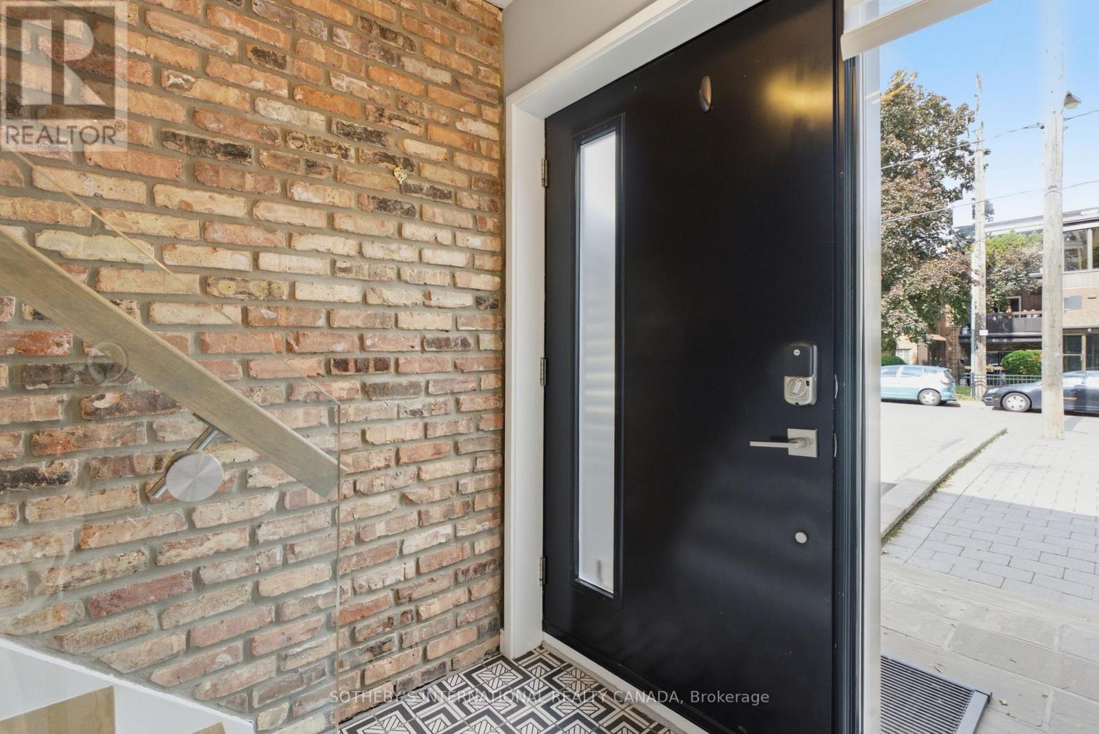 32 Eaton Avenue, Toronto (danforth), Ontario