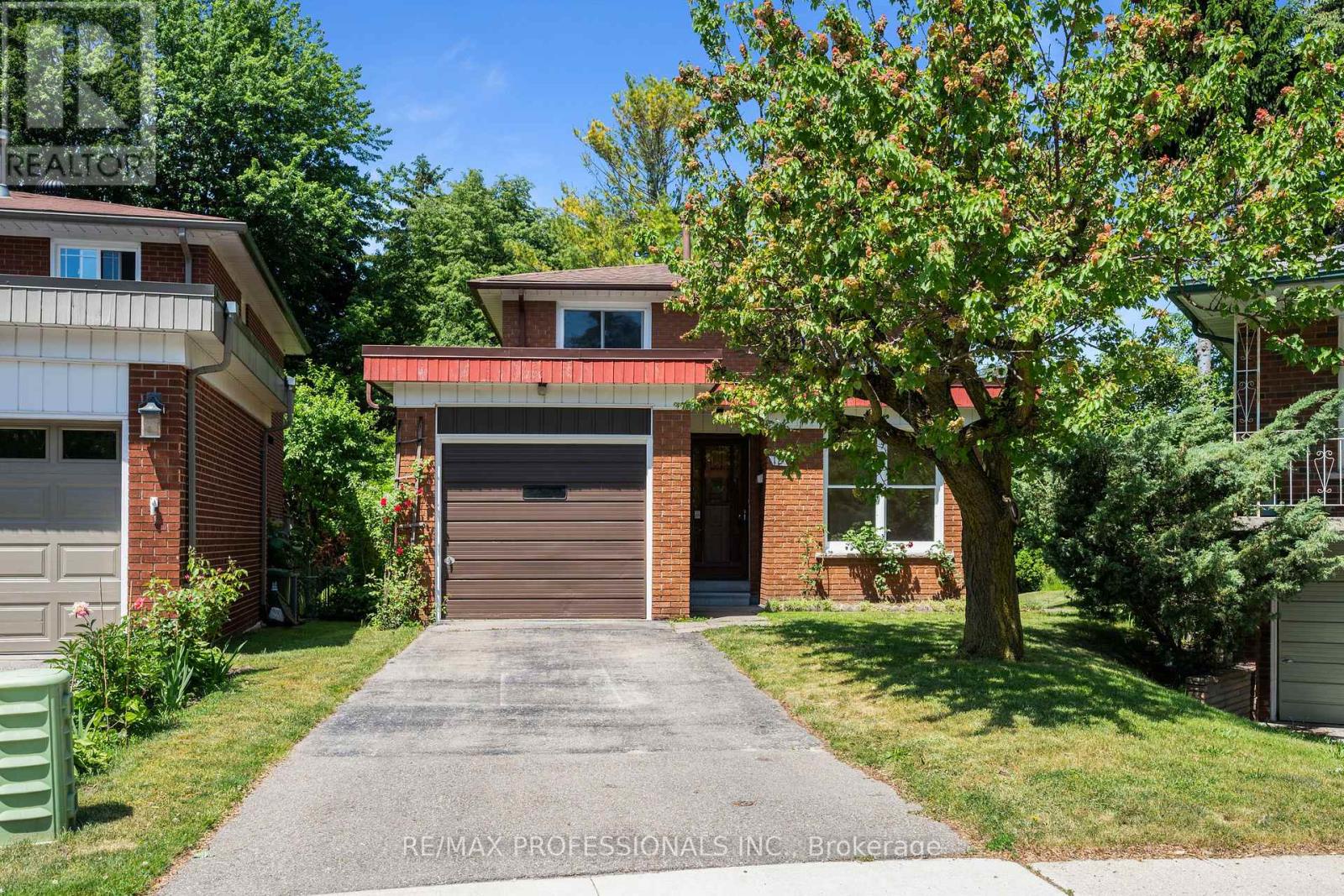 12 Ormskirk Court, Toronto (high Park-swansea), Ontario