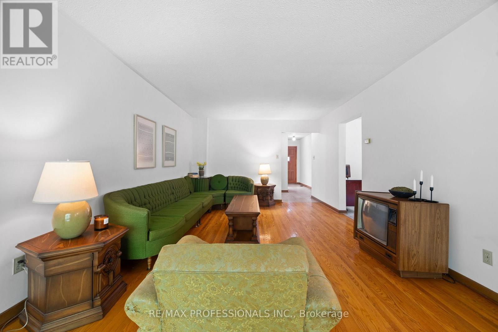 12 Ormskirk Court, Toronto (high Park-swansea), Ontario