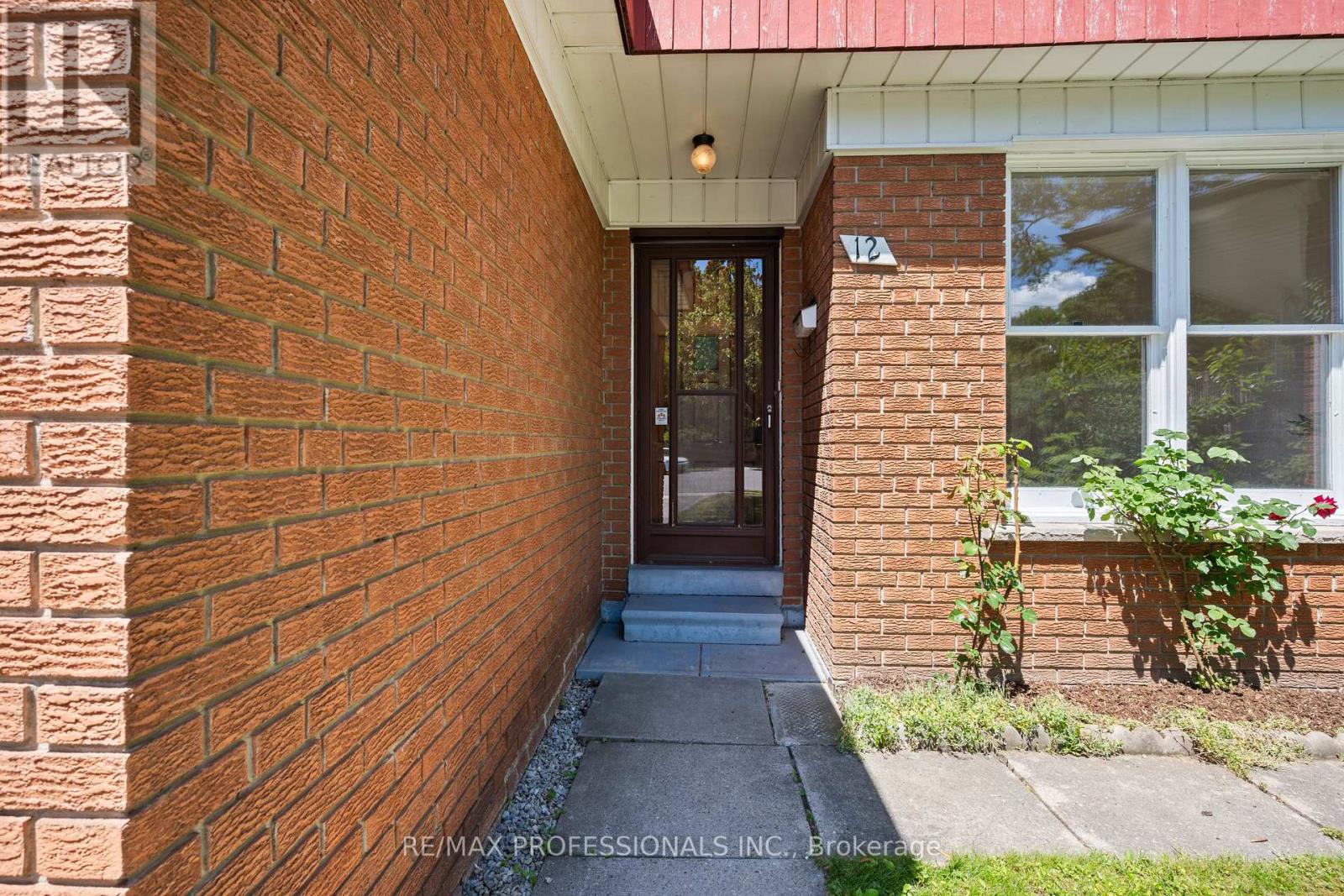 12 Ormskirk Court, Toronto (high Park-swansea), Ontario