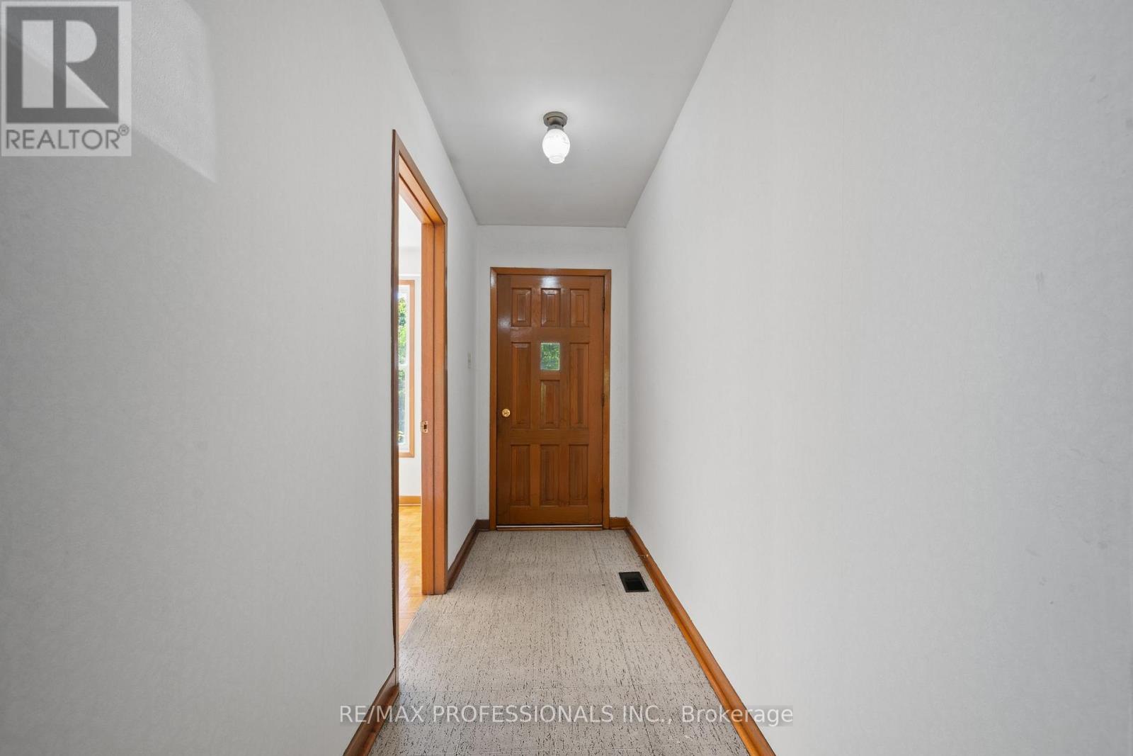 12 Ormskirk Court, Toronto (high Park-swansea), Ontario