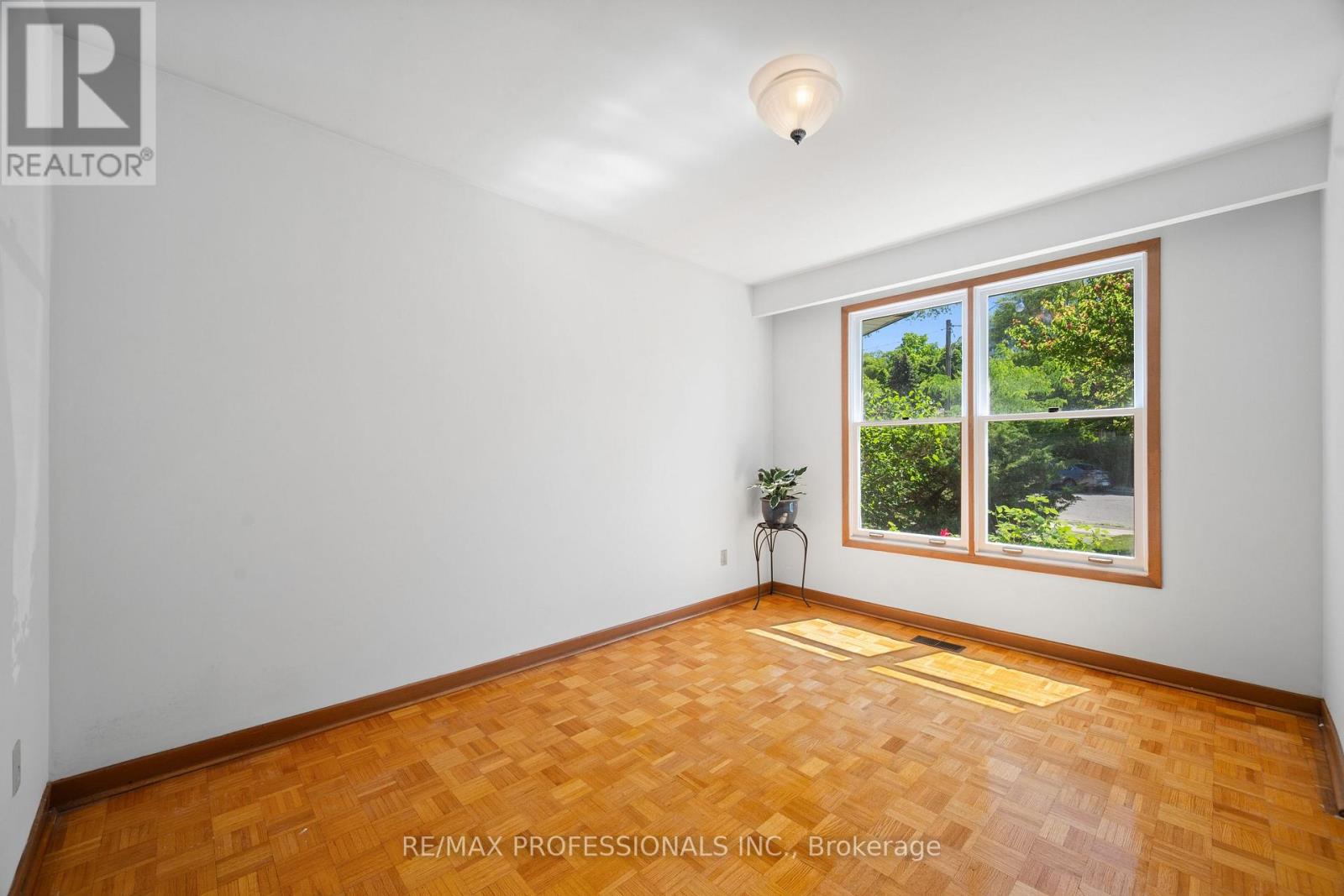 12 Ormskirk Court, Toronto (high Park-swansea), Ontario
