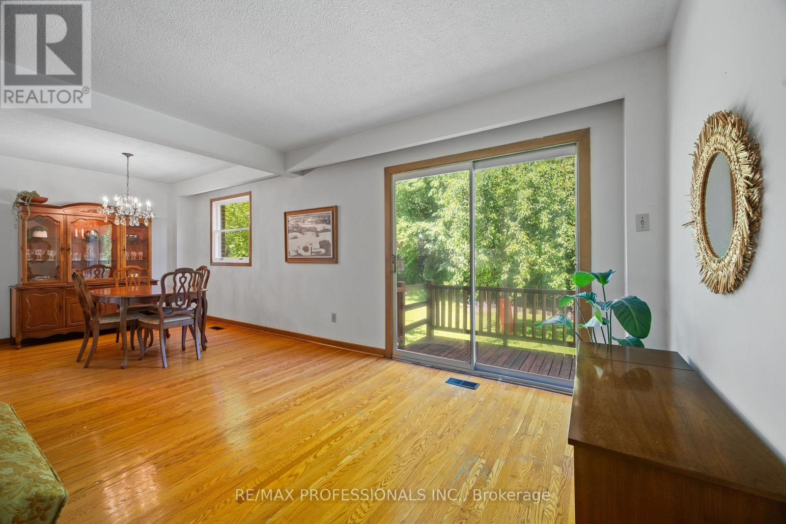 12 Ormskirk Court, Toronto (high Park-swansea), Ontario