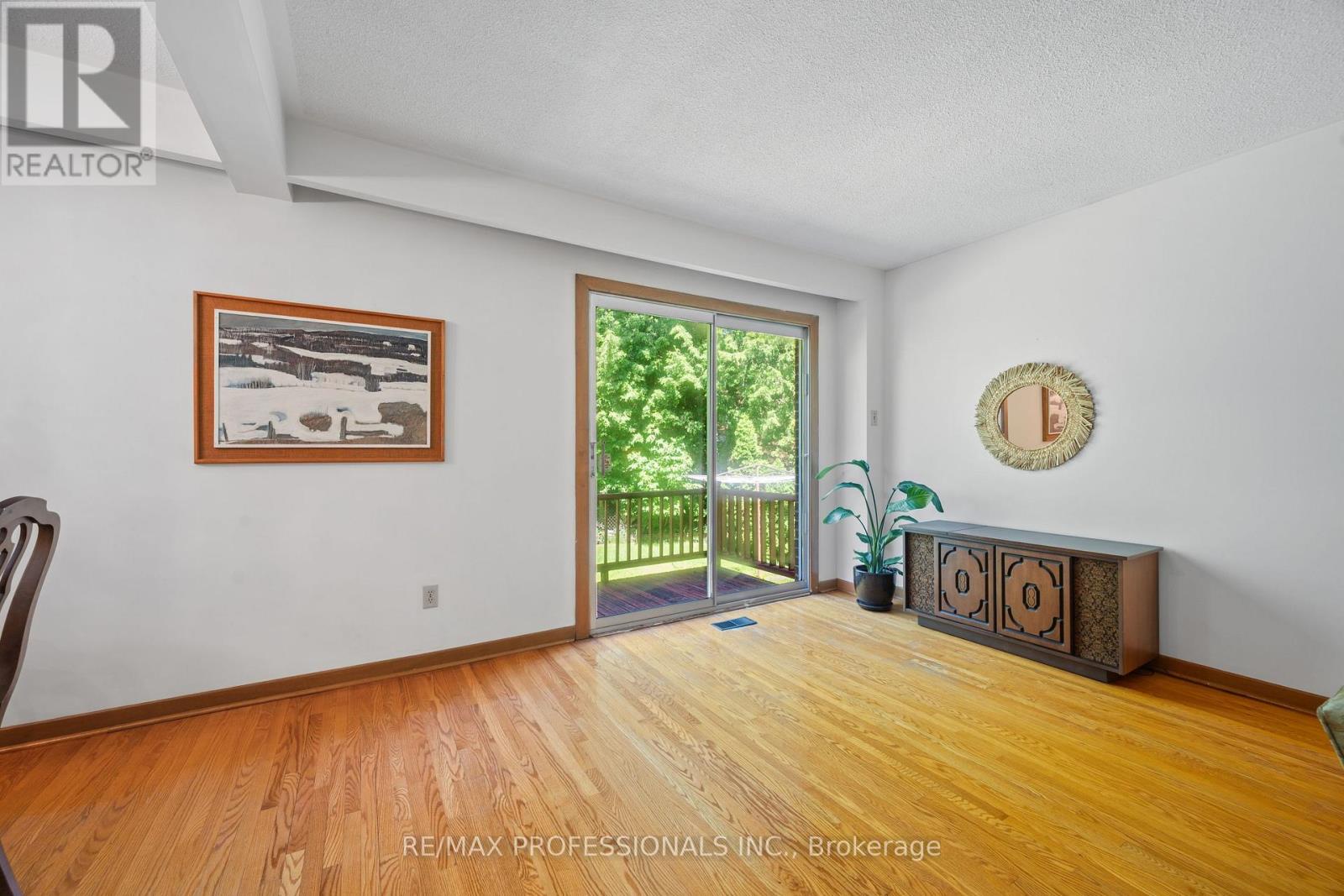 12 Ormskirk Court, Toronto (high Park-swansea), Ontario