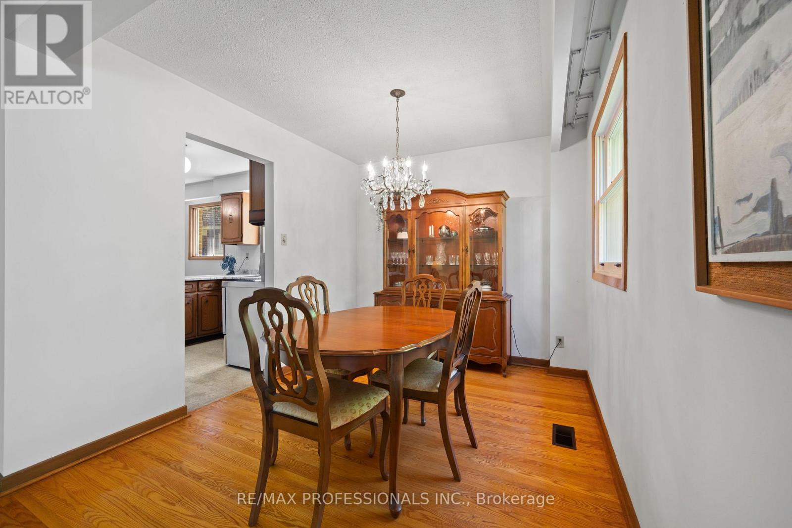 12 Ormskirk Court, Toronto (high Park-swansea), Ontario