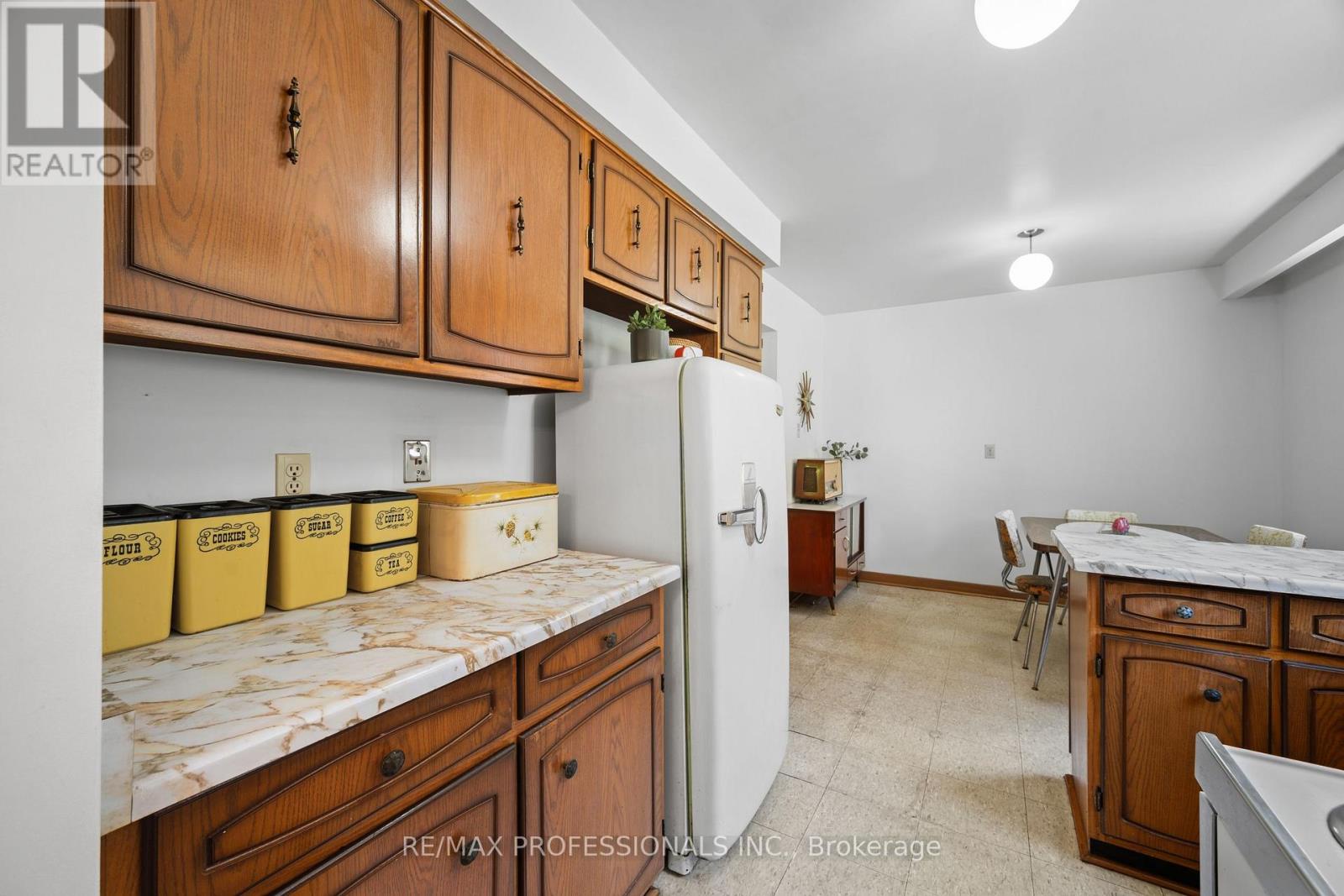 12 Ormskirk Court, Toronto (high Park-swansea), Ontario