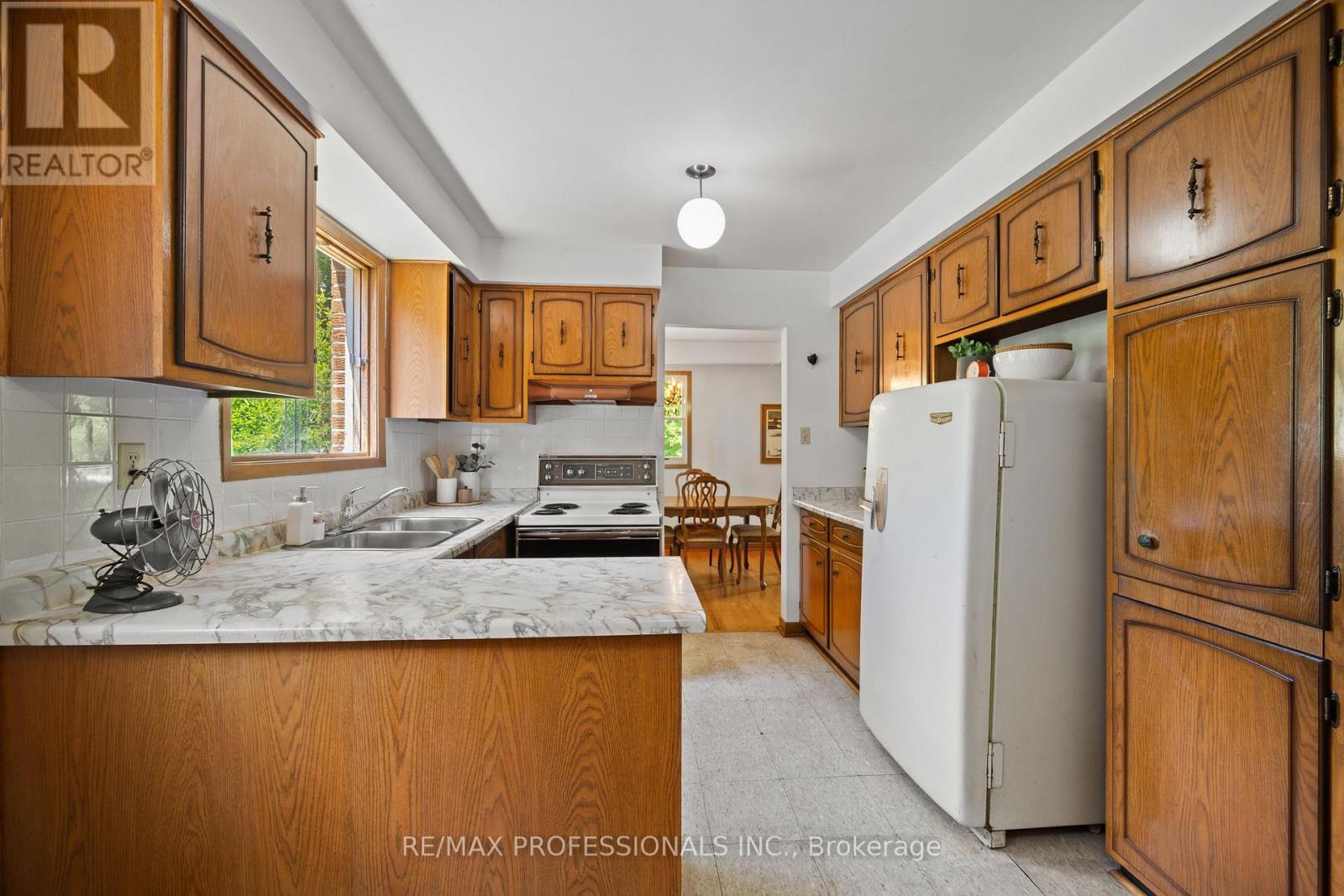 12 Ormskirk Court, Toronto (high Park-swansea), Ontario