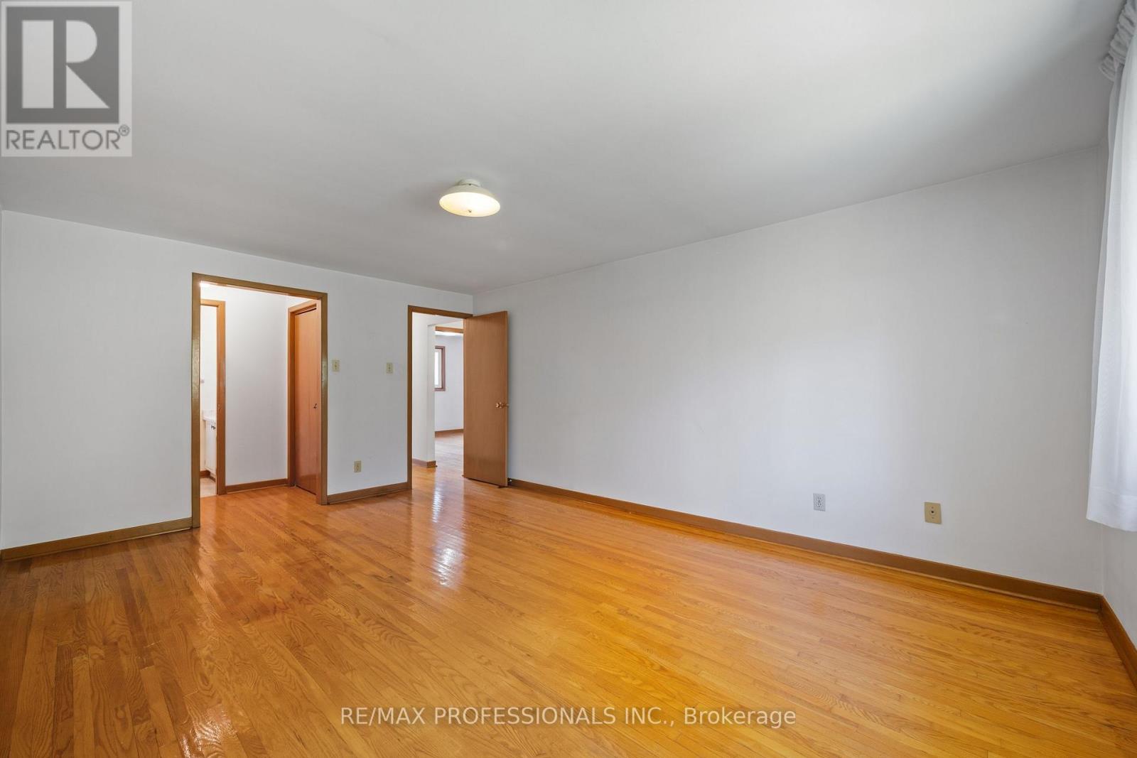 12 Ormskirk Court, Toronto (high Park-swansea), Ontario