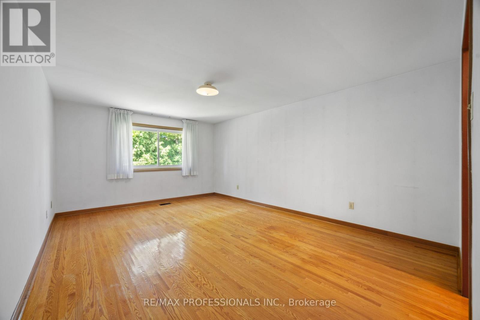 12 Ormskirk Court, Toronto (high Park-swansea), Ontario
