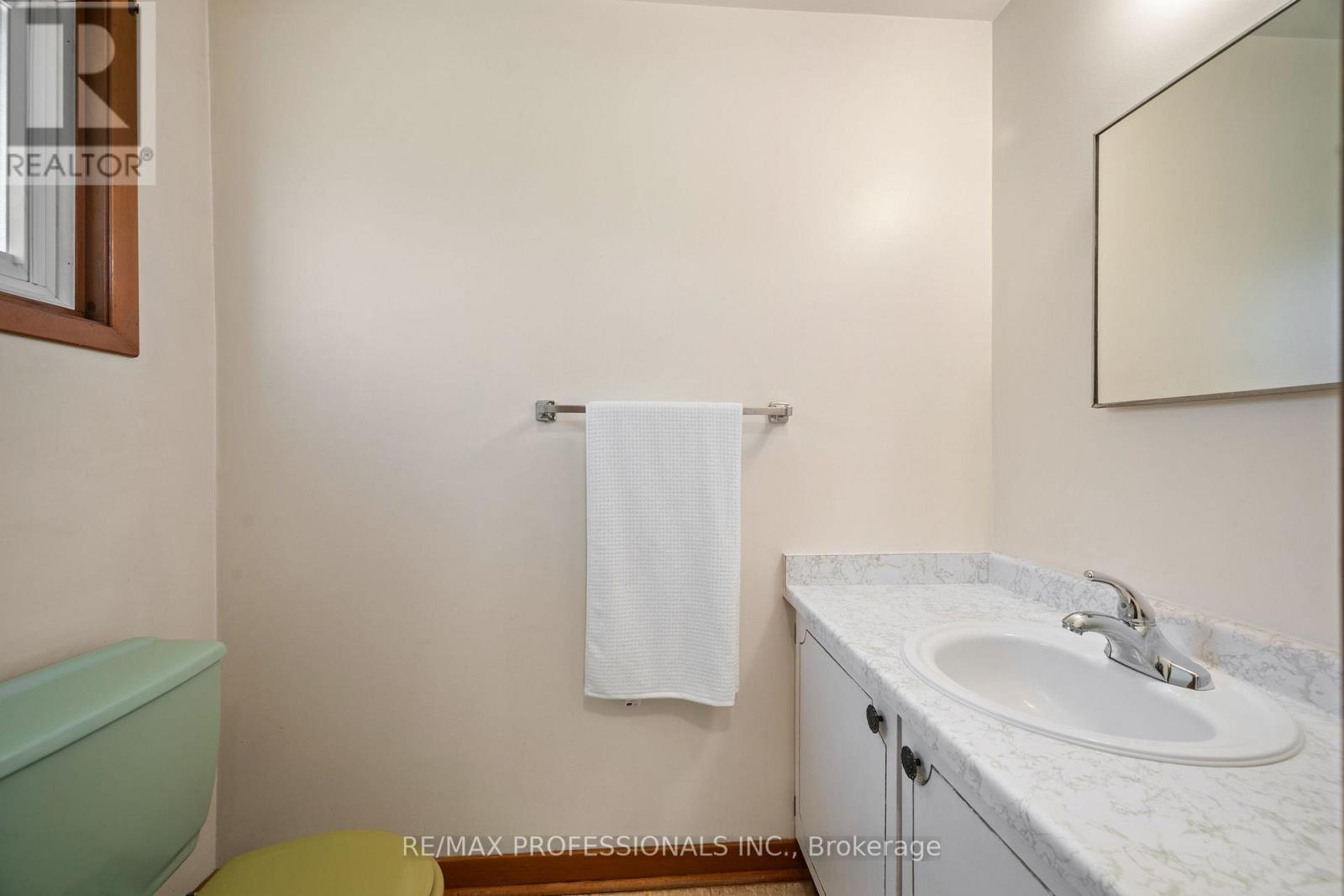 12 Ormskirk Court, Toronto (high Park-swansea), Ontario