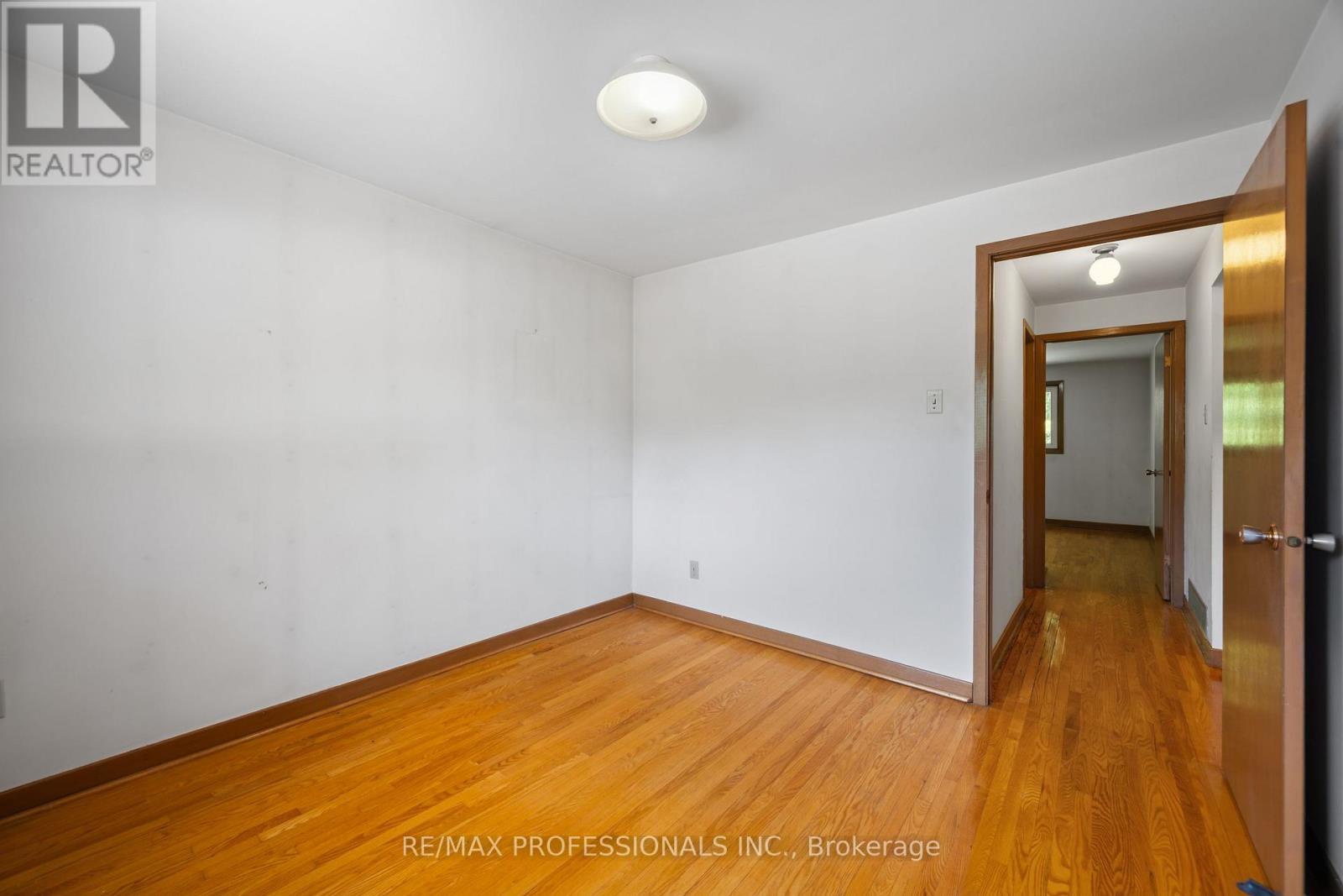 12 Ormskirk Court, Toronto (high Park-swansea), Ontario