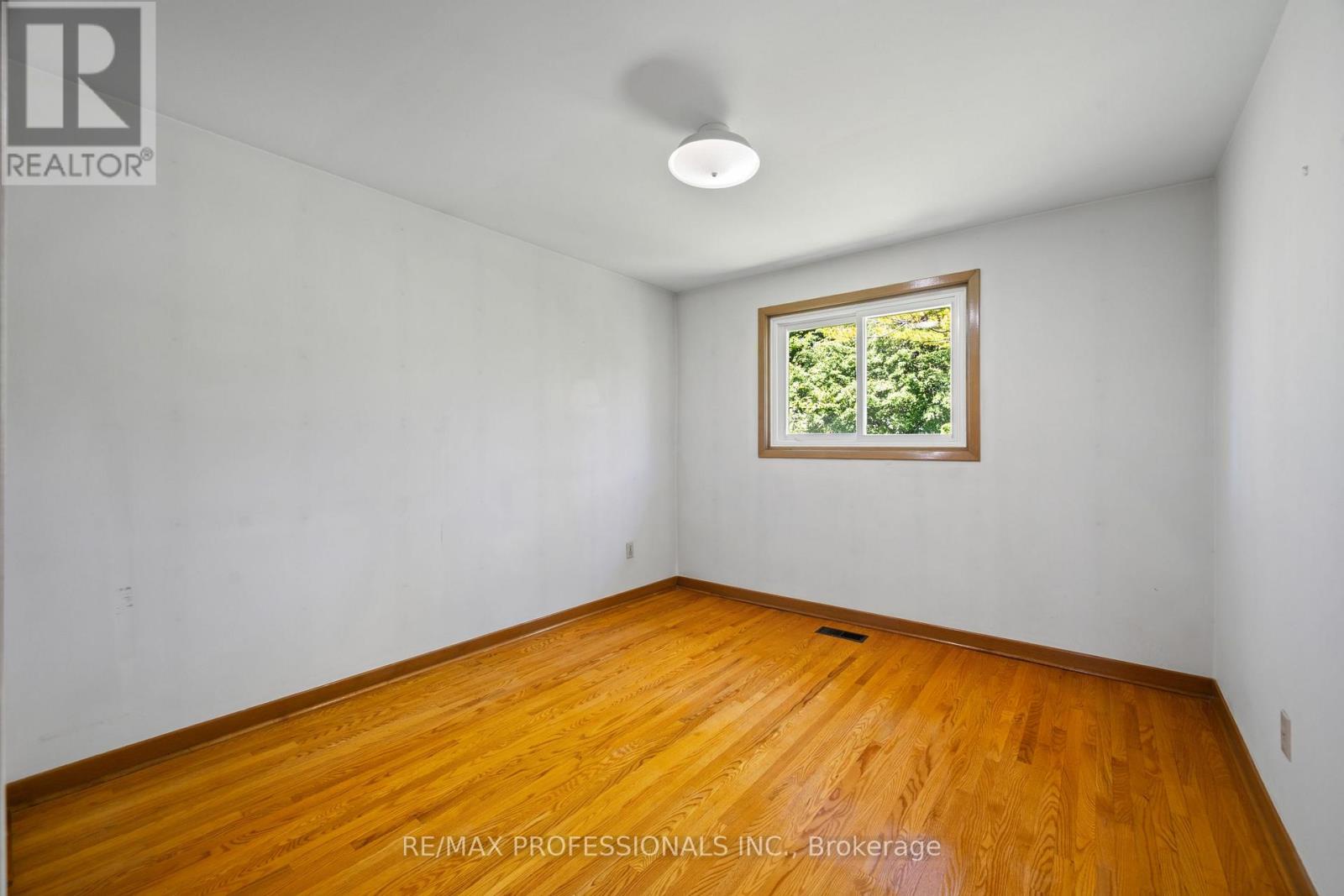 12 Ormskirk Court, Toronto (high Park-swansea), Ontario