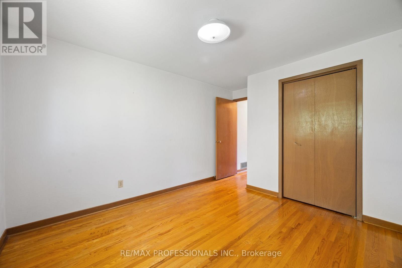 12 Ormskirk Court, Toronto (high Park-swansea), Ontario