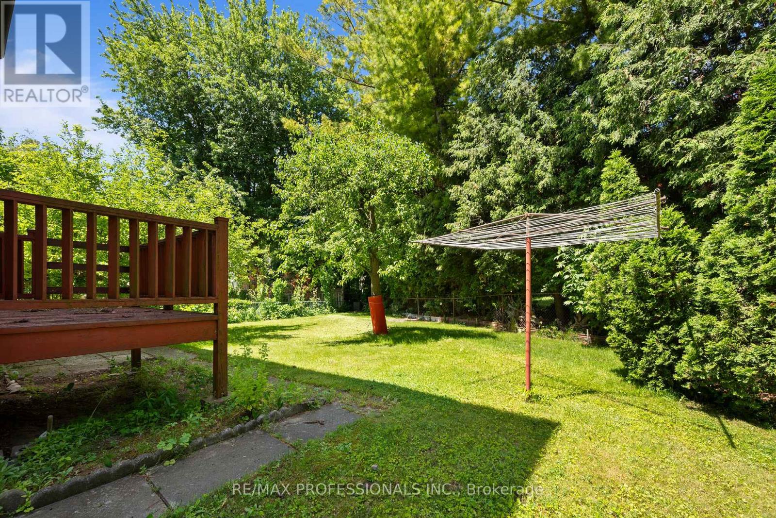 12 Ormskirk Court, Toronto (high Park-swansea), Ontario