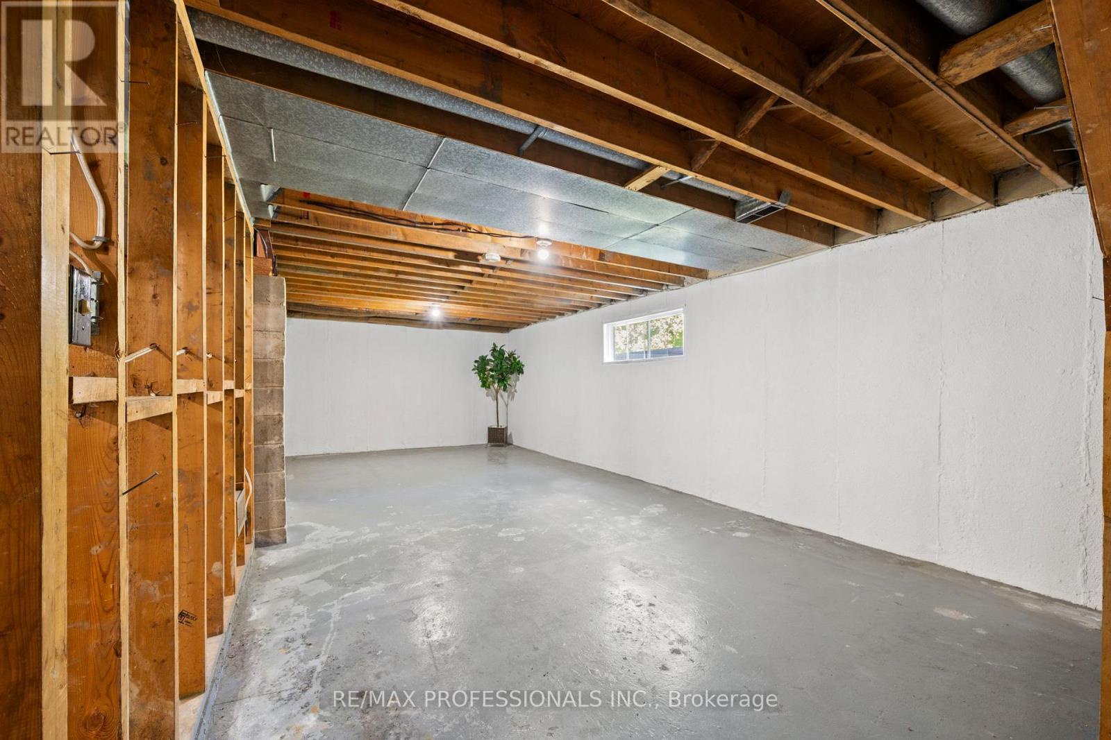 12 Ormskirk Court, Toronto (high Park-swansea), Ontario