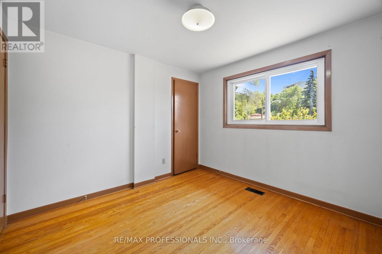 12 Ormskirk Court, Toronto (high Park-swansea), Ontario