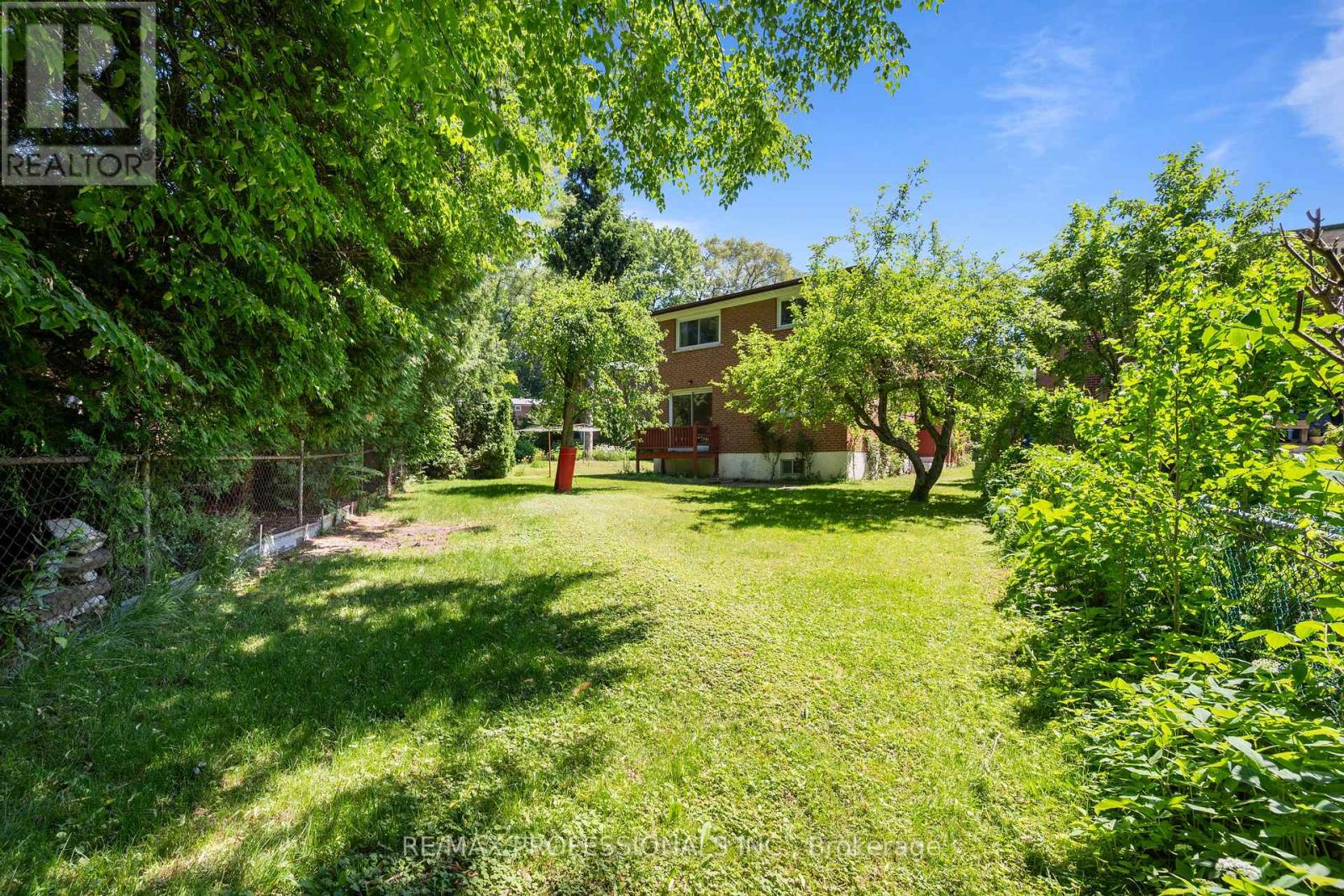 12 Ormskirk Court, Toronto (high Park-swansea), Ontario