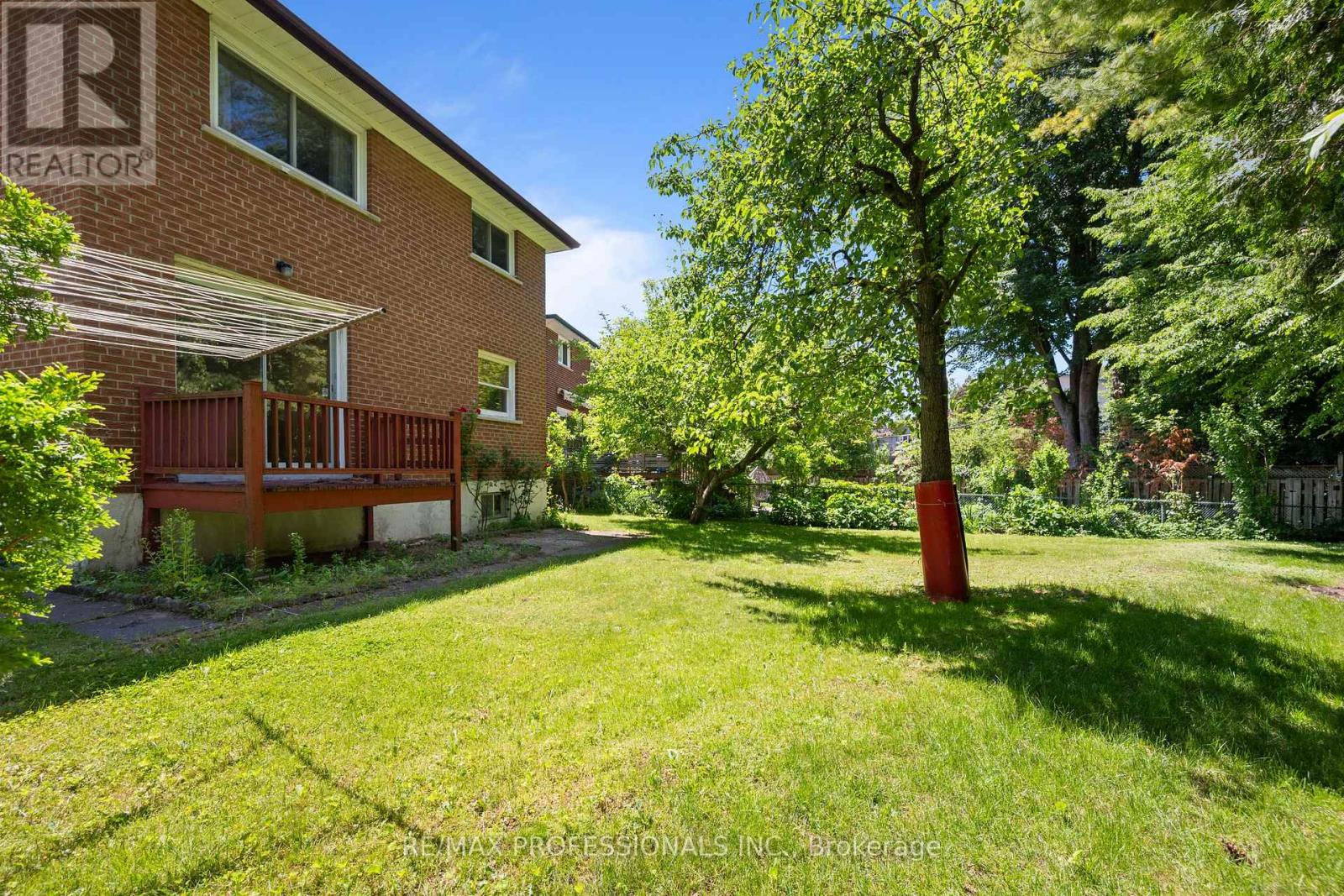 12 Ormskirk Court, Toronto (high Park-swansea), Ontario