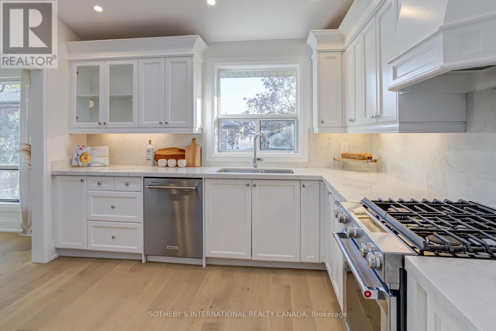 34 Euphrasia Drive, Toronto (yorkdale-glen Park), Ontario