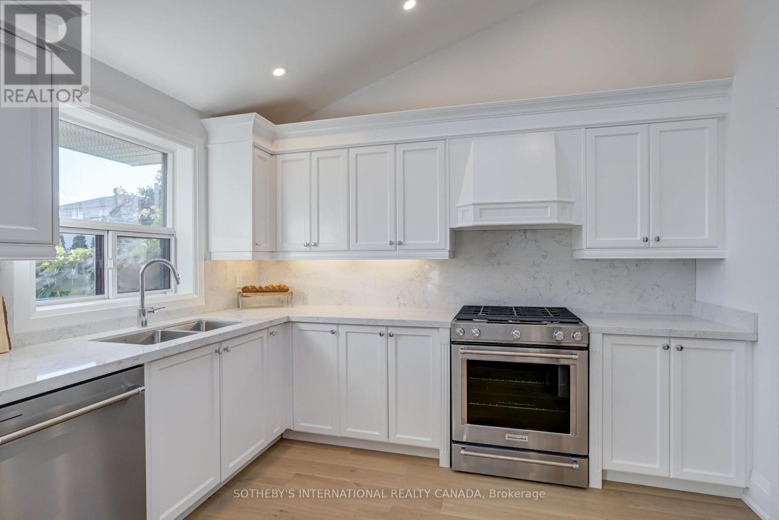 34 Euphrasia Drive, Toronto (yorkdale-glen Park), Ontario