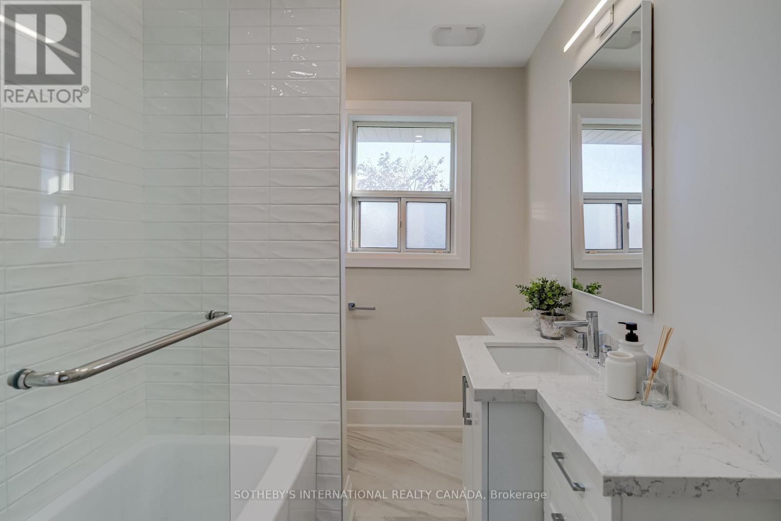 34 Euphrasia Drive, Toronto (yorkdale-glen Park), Ontario