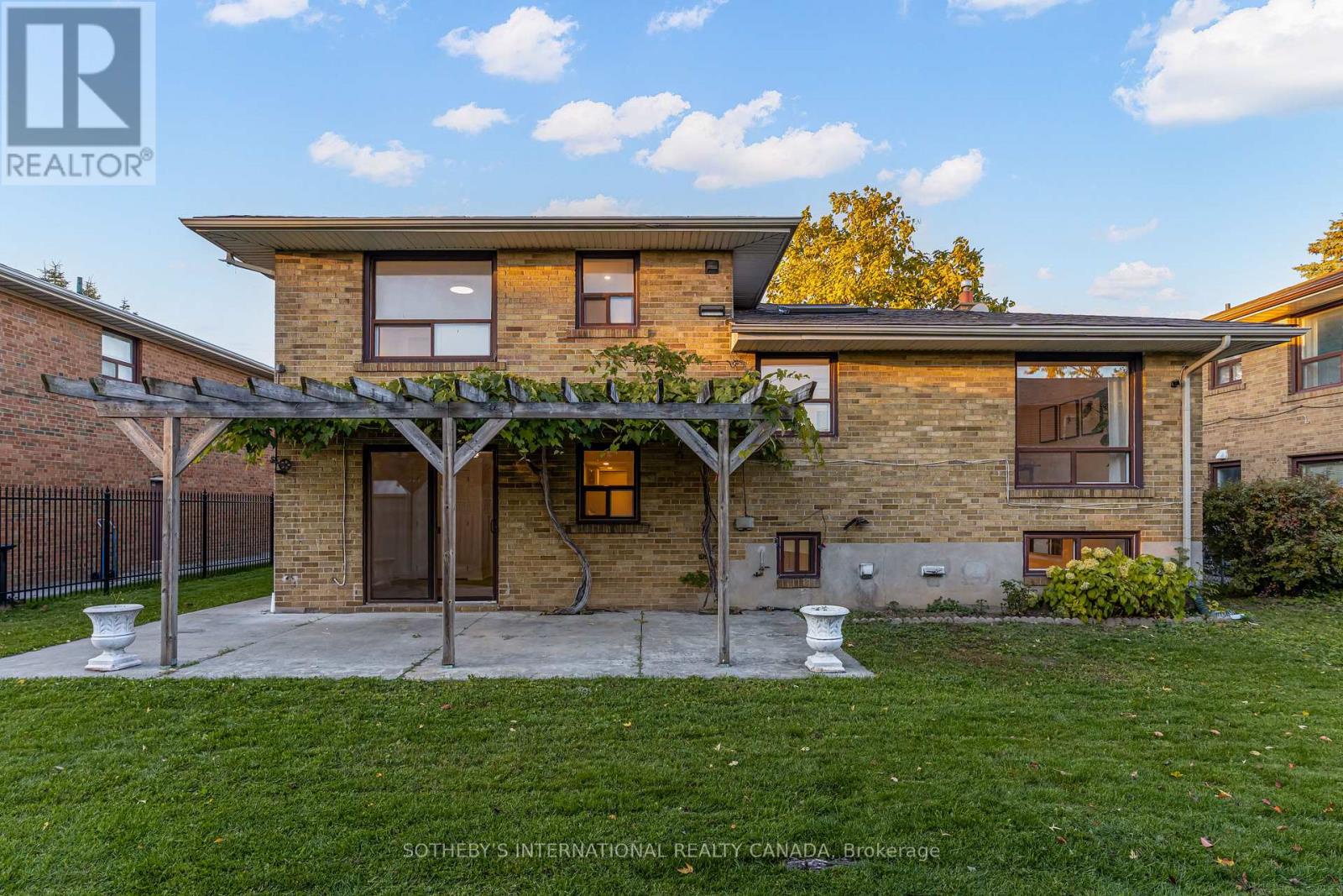 34 Euphrasia Drive, Toronto (yorkdale-glen Park), Ontario