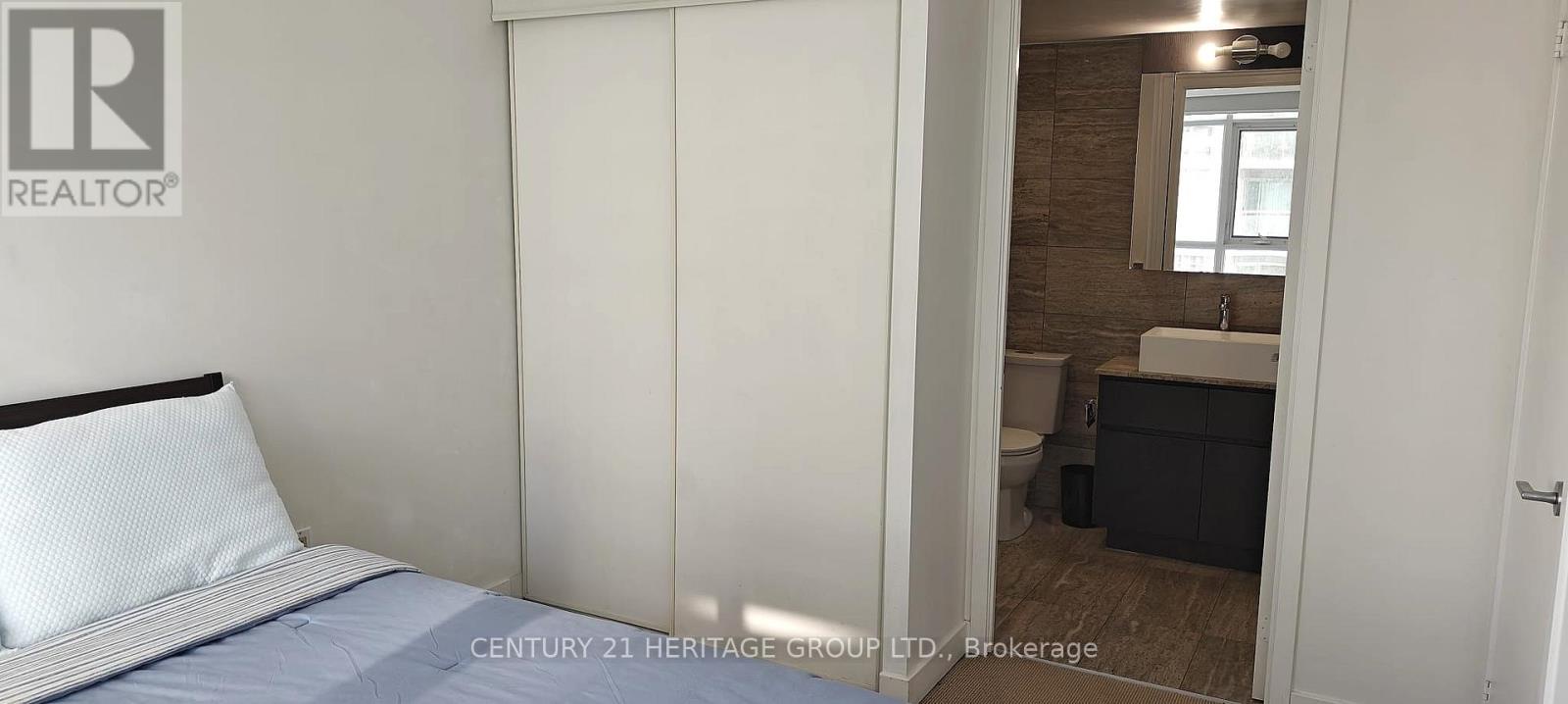2009 - 15 Iceboat Terrace, Toronto (waterfront Communities), Ontario