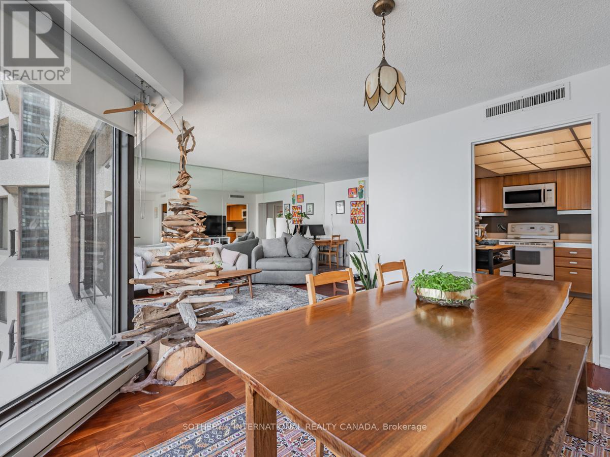 2204 - 65 Harbour Square, Toronto (waterfront Communities), Ontario