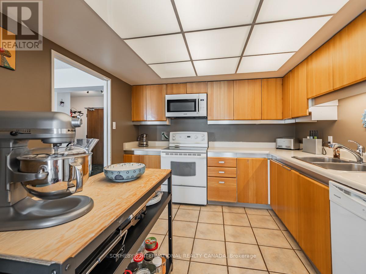 2204 - 65 Harbour Square, Toronto (waterfront Communities), Ontario