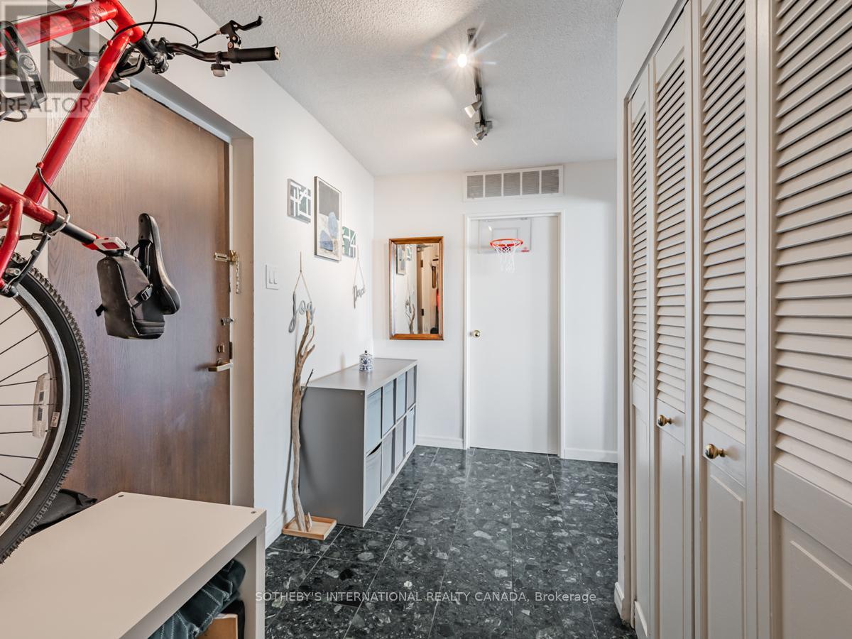 2204 - 65 Harbour Square, Toronto (waterfront Communities), Ontario