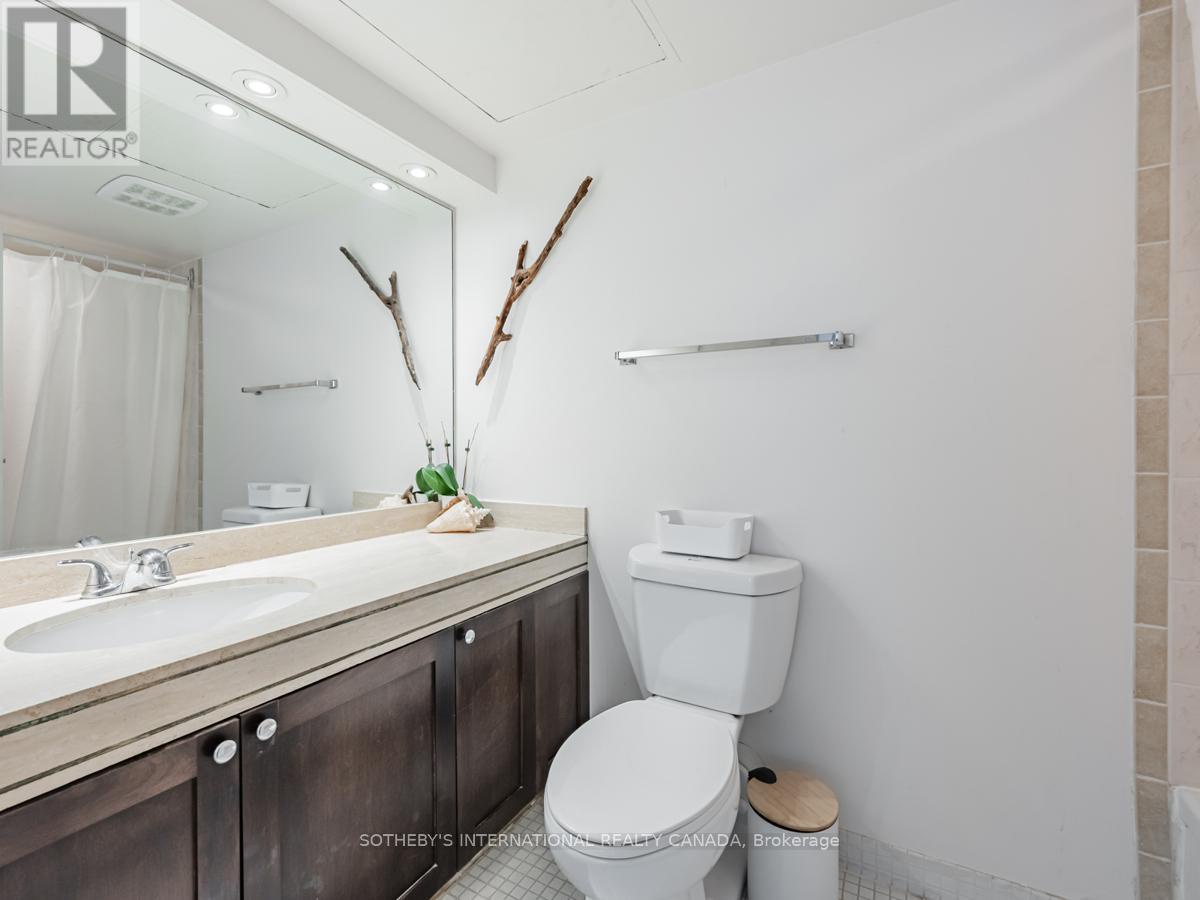 2204 - 65 Harbour Square, Toronto (waterfront Communities), Ontario
