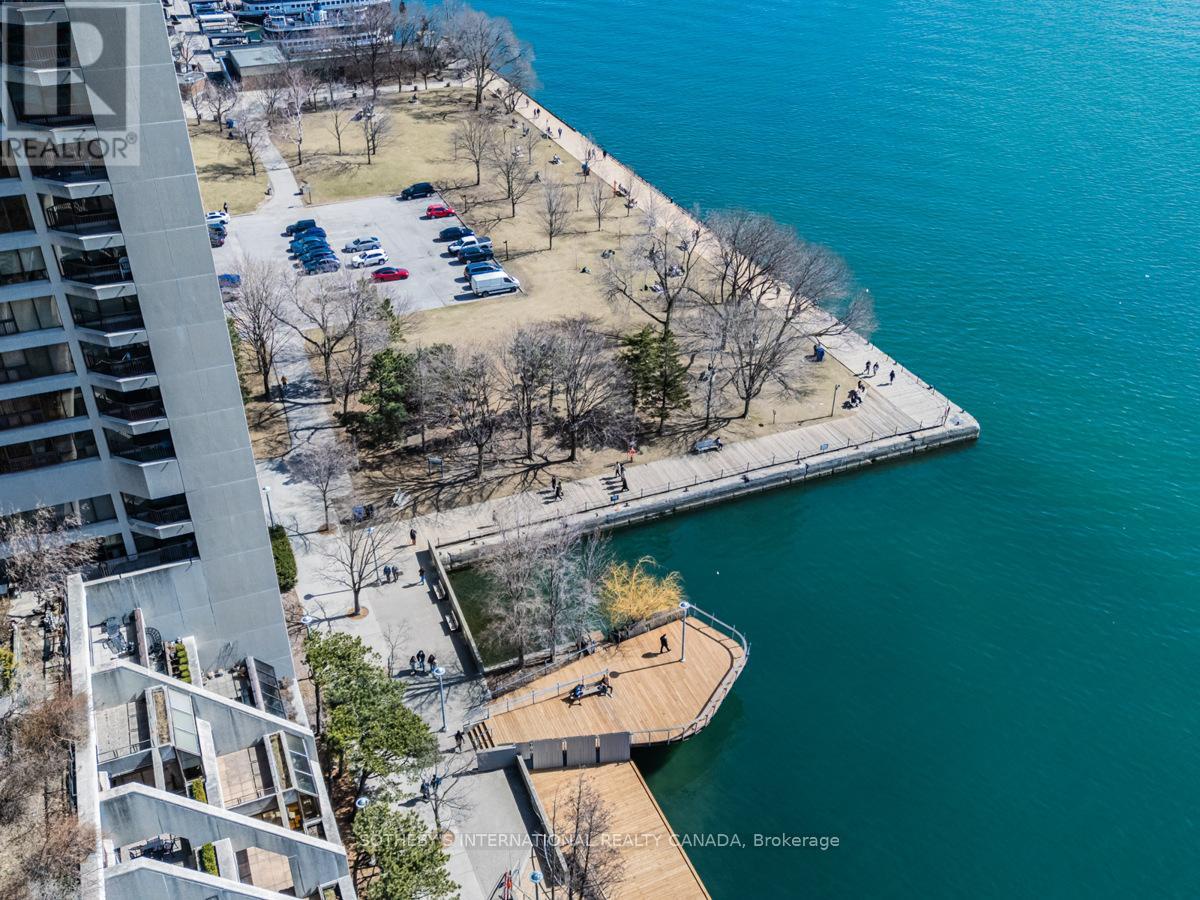 2204 - 65 Harbour Square, Toronto (waterfront Communities), Ontario