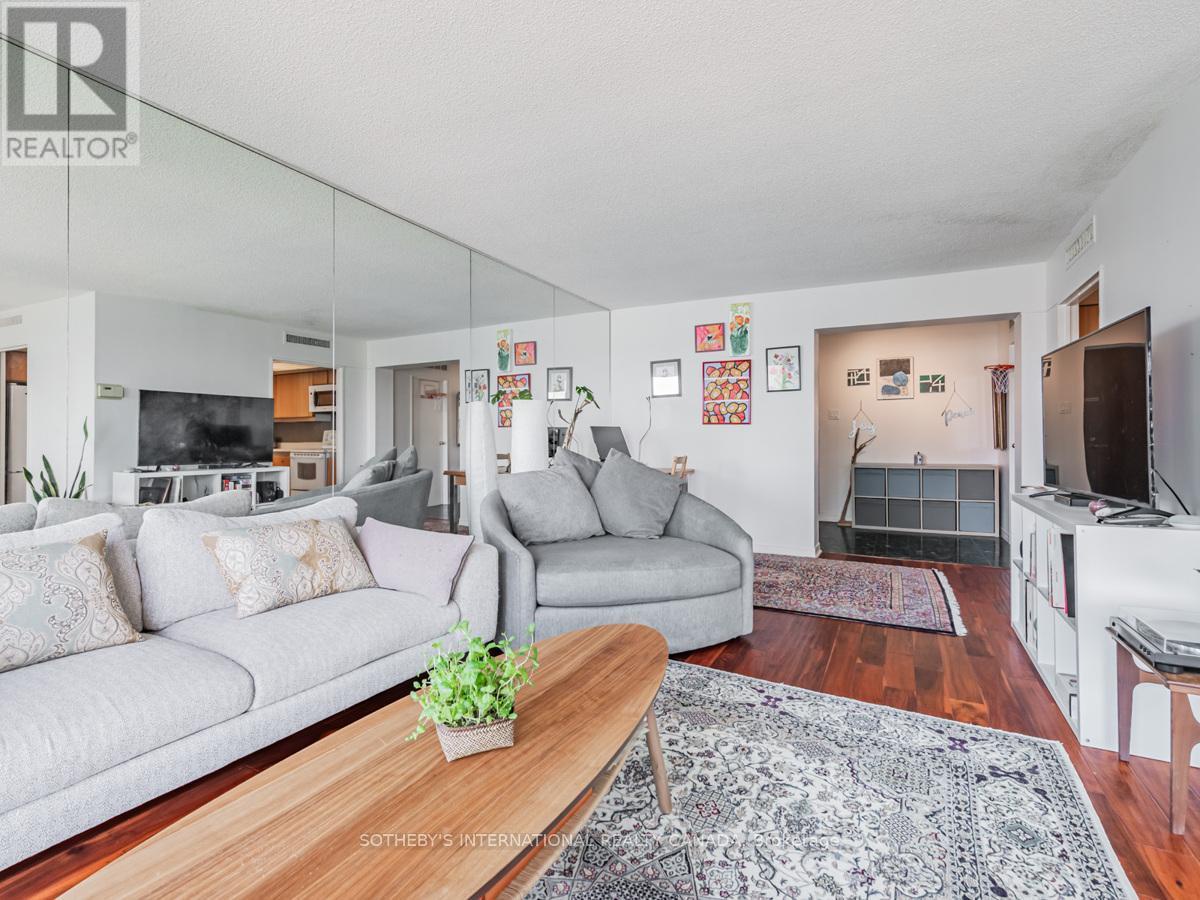 2204 - 65 Harbour Square, Toronto (waterfront Communities), Ontario