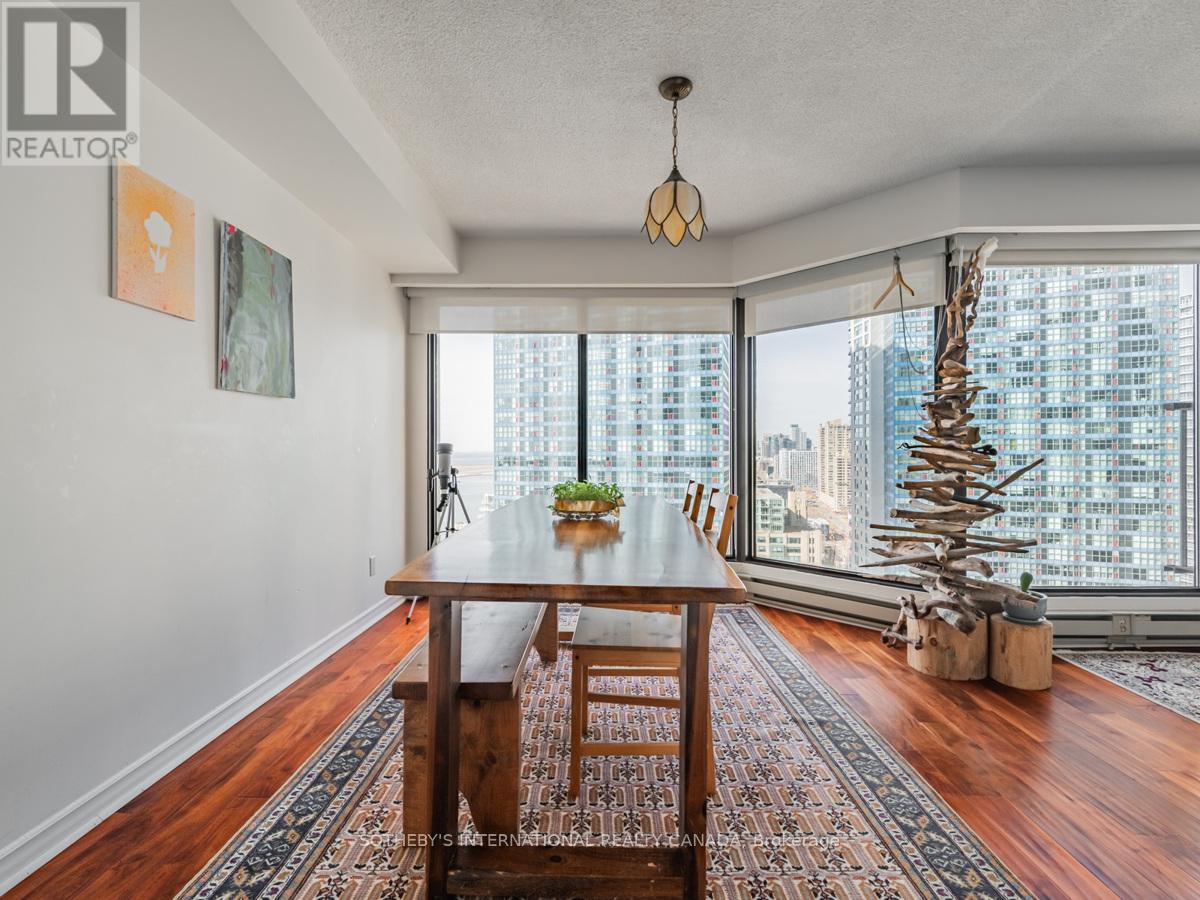 2204 - 65 Harbour Square, Toronto (waterfront Communities), Ontario