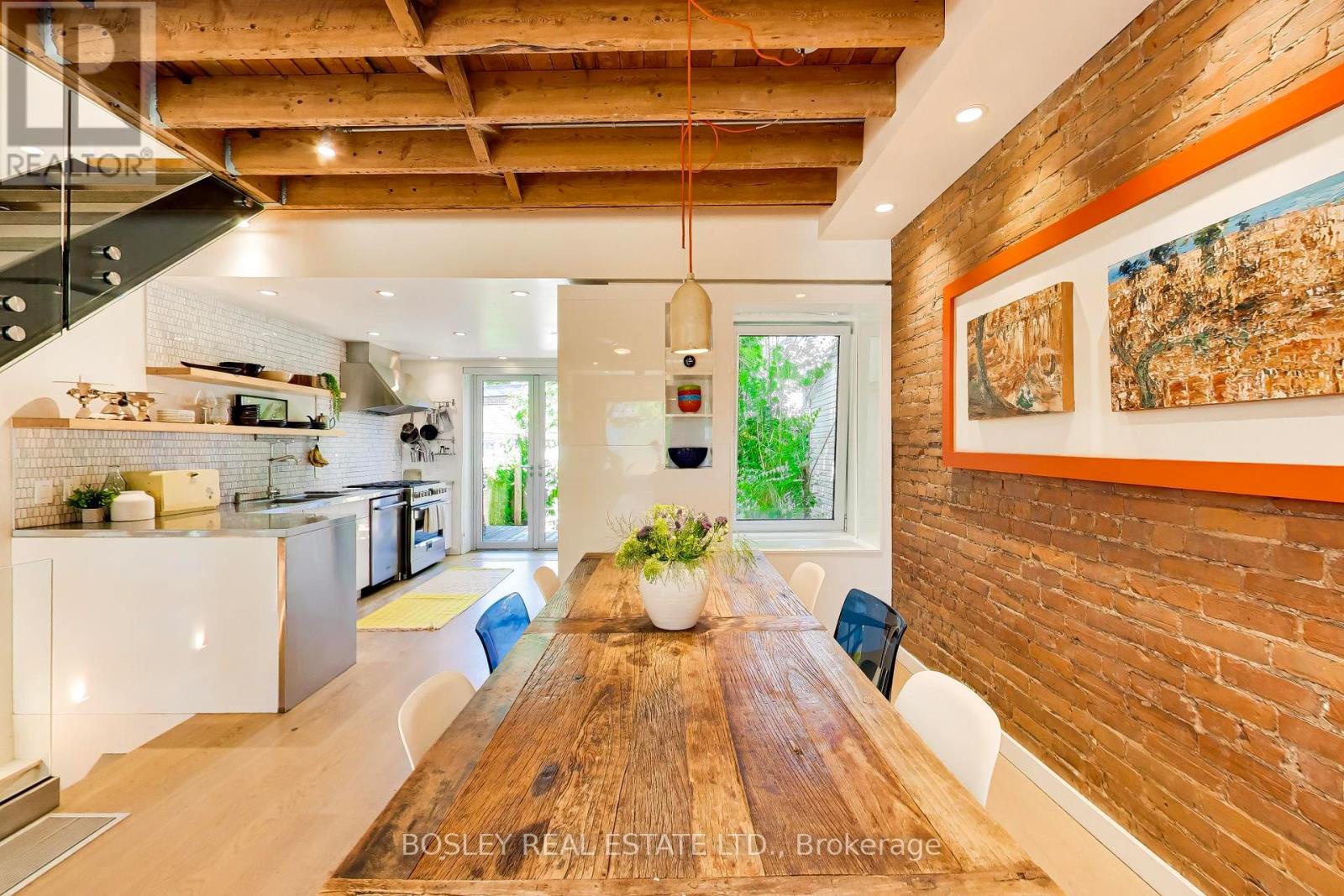 16 St Clarens Avenue, Toronto (little Portugal), Ontario