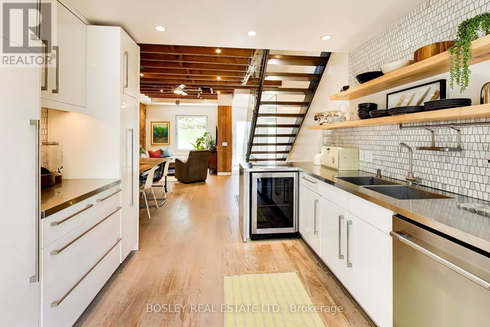 16 St Clarens Avenue, Toronto (little Portugal), Ontario