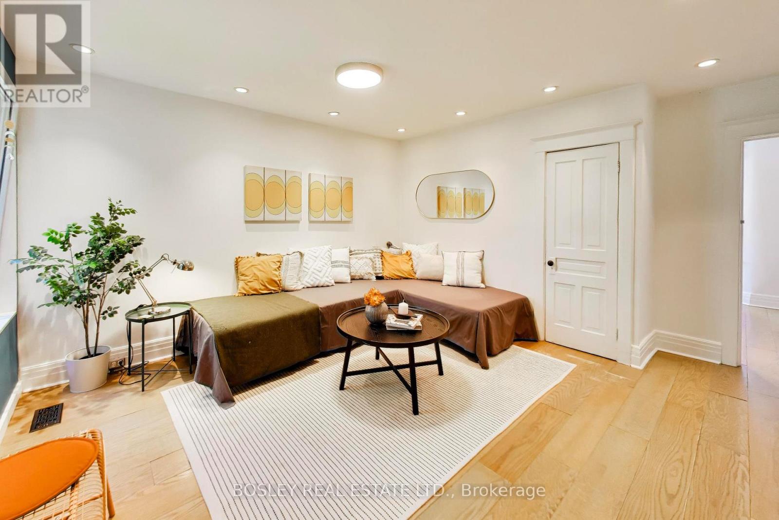 16 St Clarens Avenue, Toronto (little Portugal), Ontario