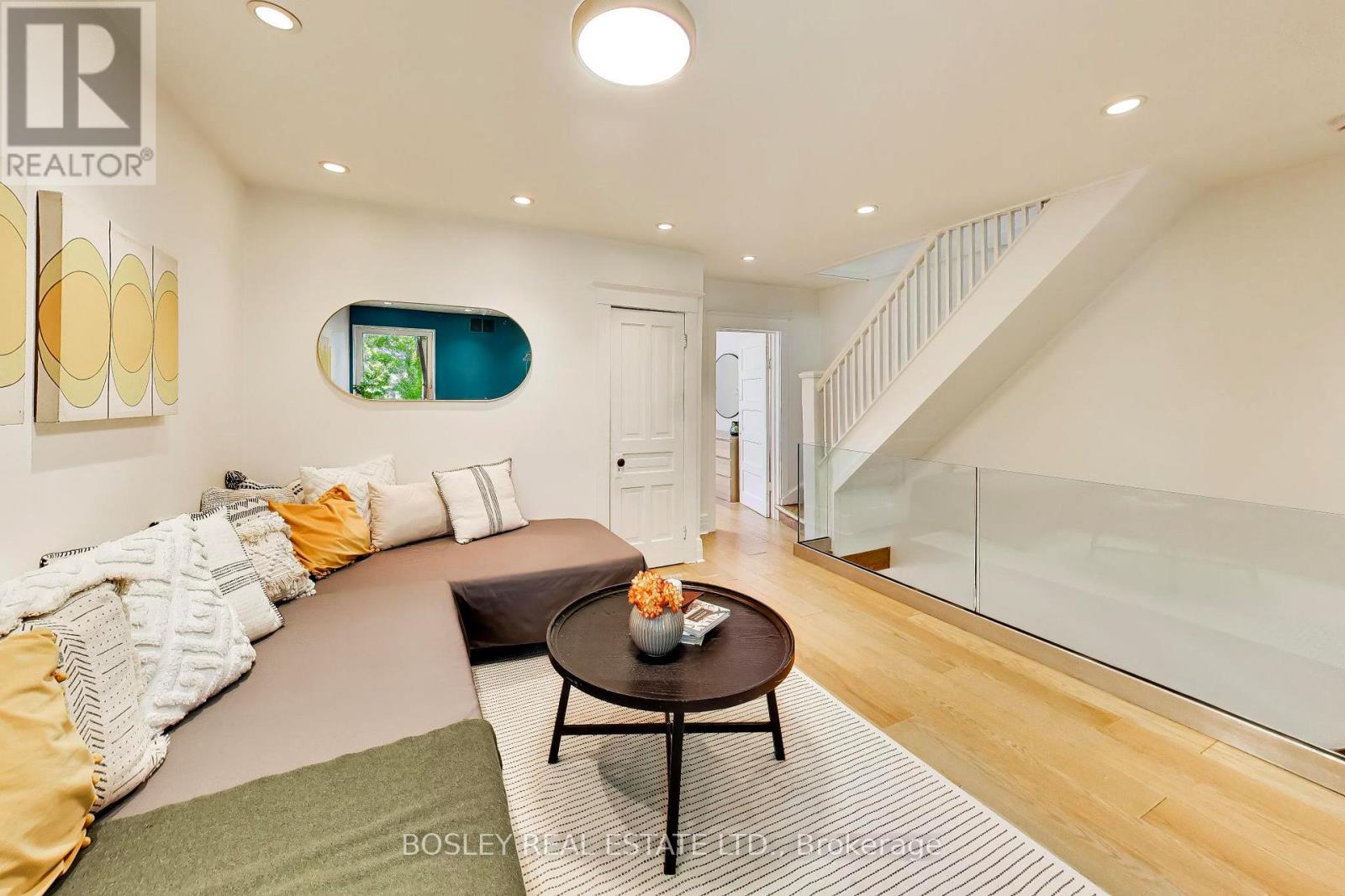 16 St Clarens Avenue, Toronto (little Portugal), Ontario