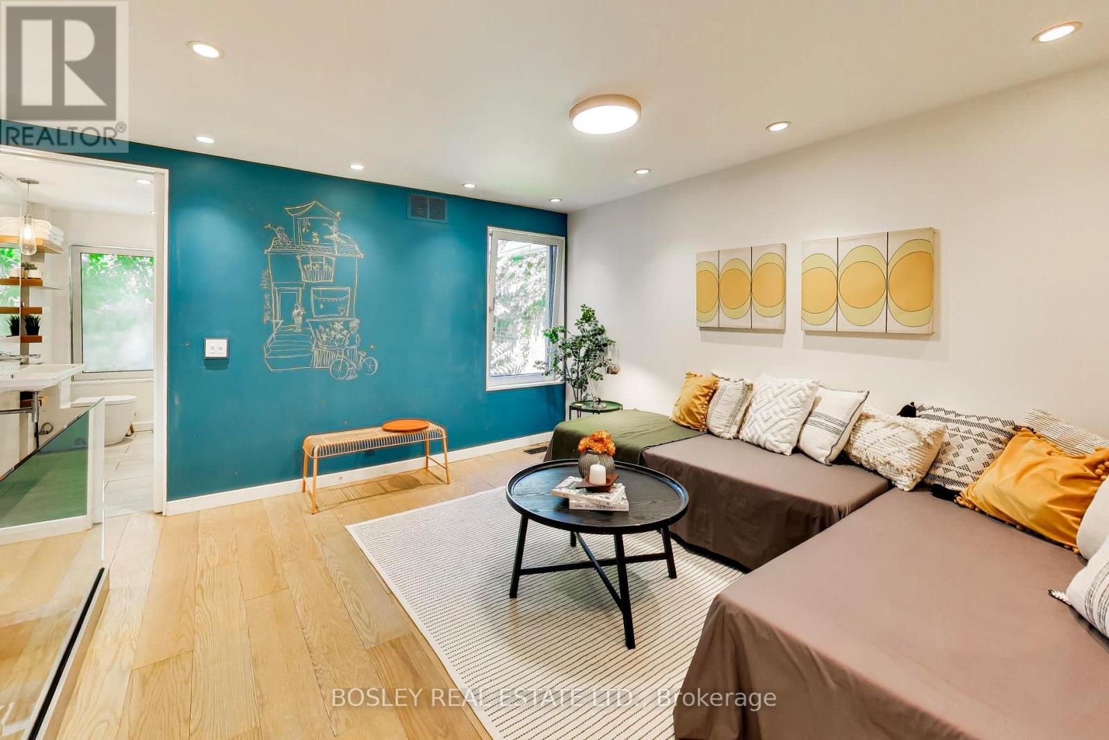 16 St Clarens Avenue, Toronto (little Portugal), Ontario