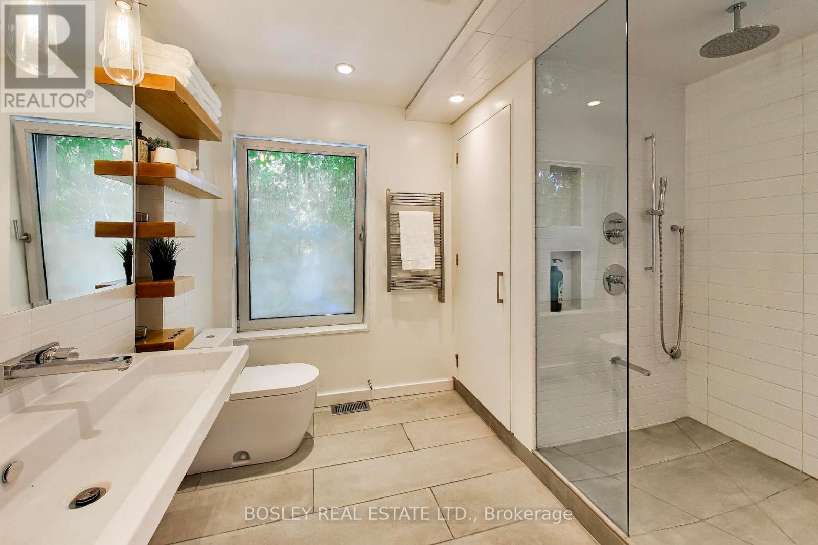 16 St Clarens Avenue, Toronto (little Portugal), Ontario
