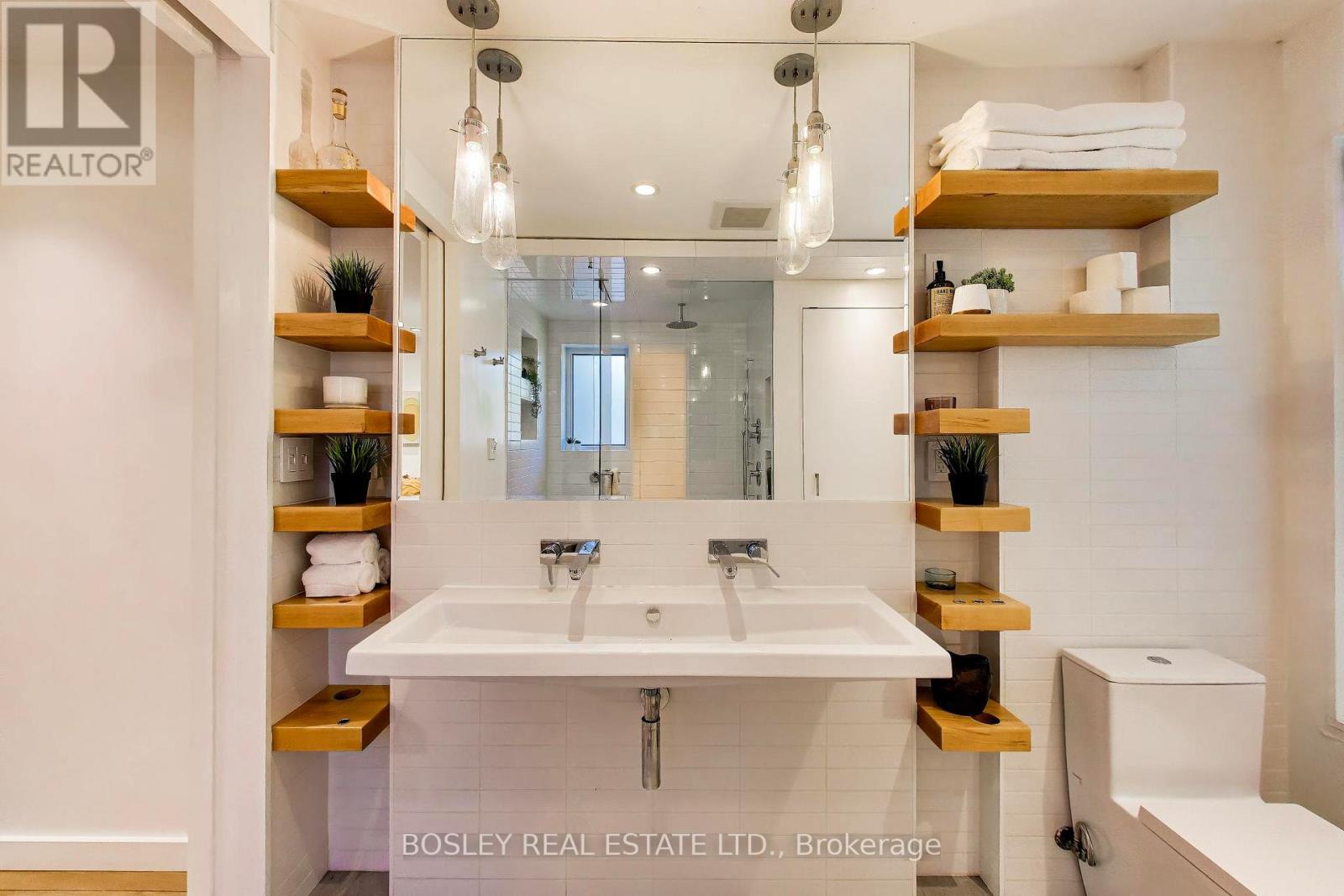 16 St Clarens Avenue, Toronto (little Portugal), Ontario
