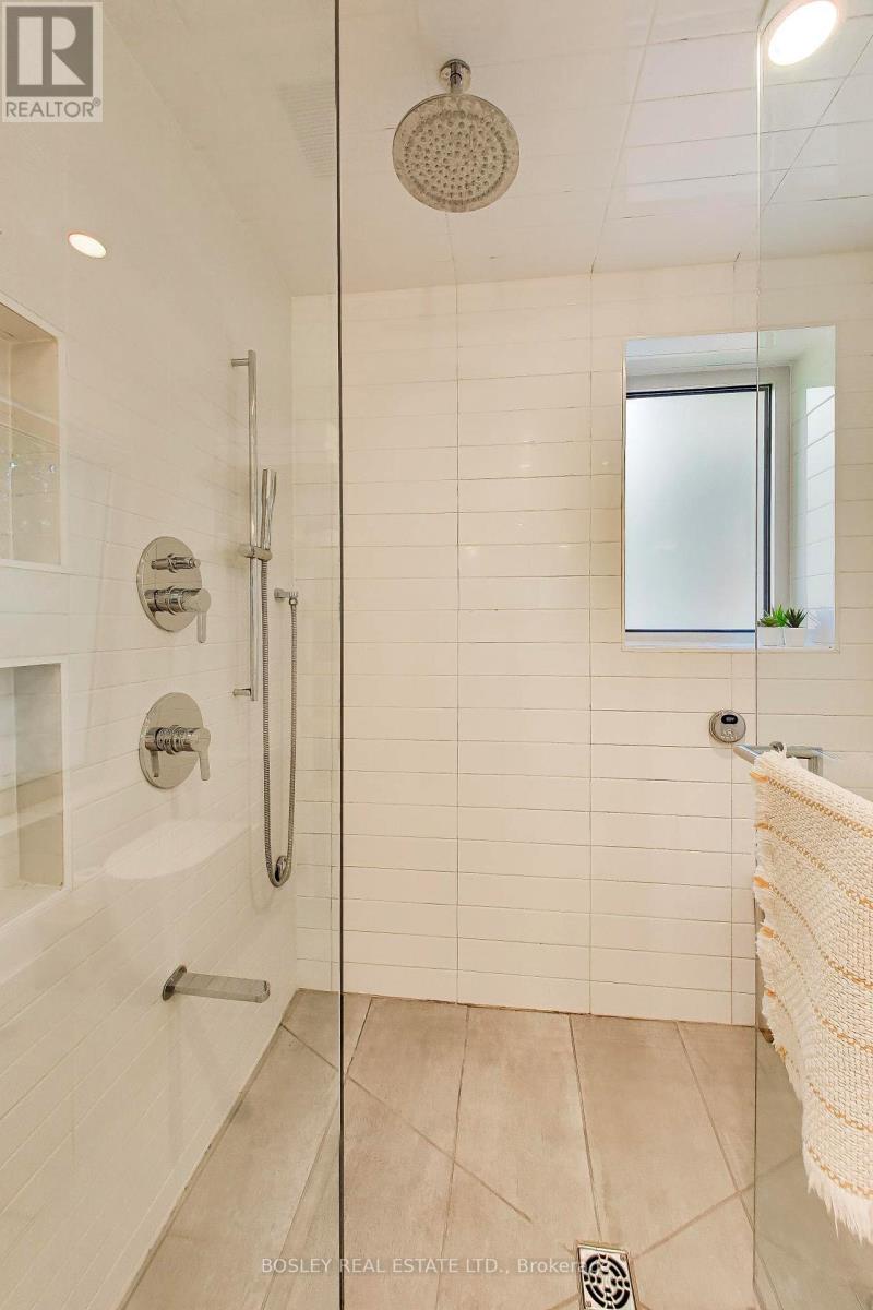 16 St Clarens Avenue, Toronto (little Portugal), Ontario